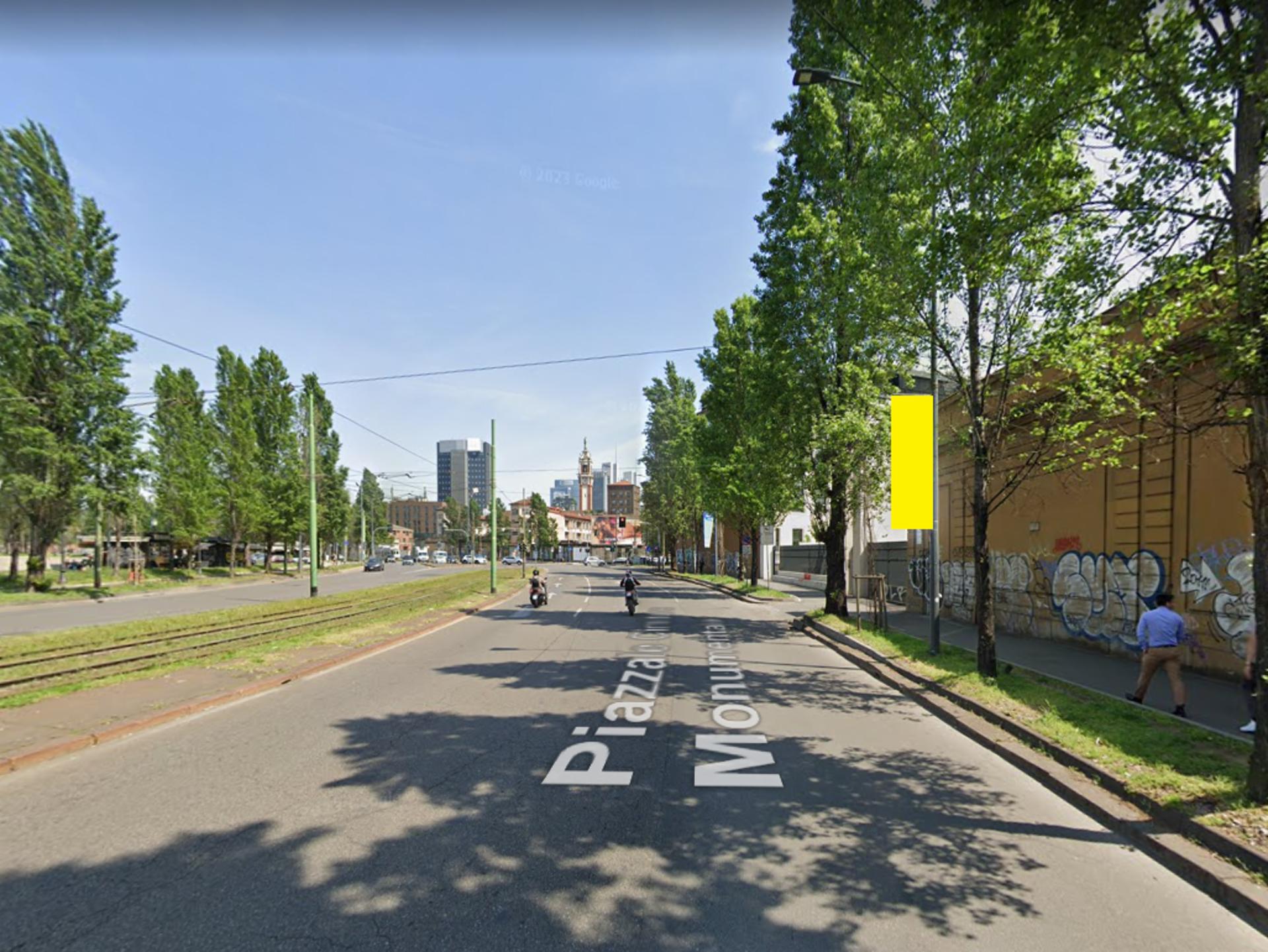 Impianto VERTICAL BANNER a Milano, in zona Hong Cheng