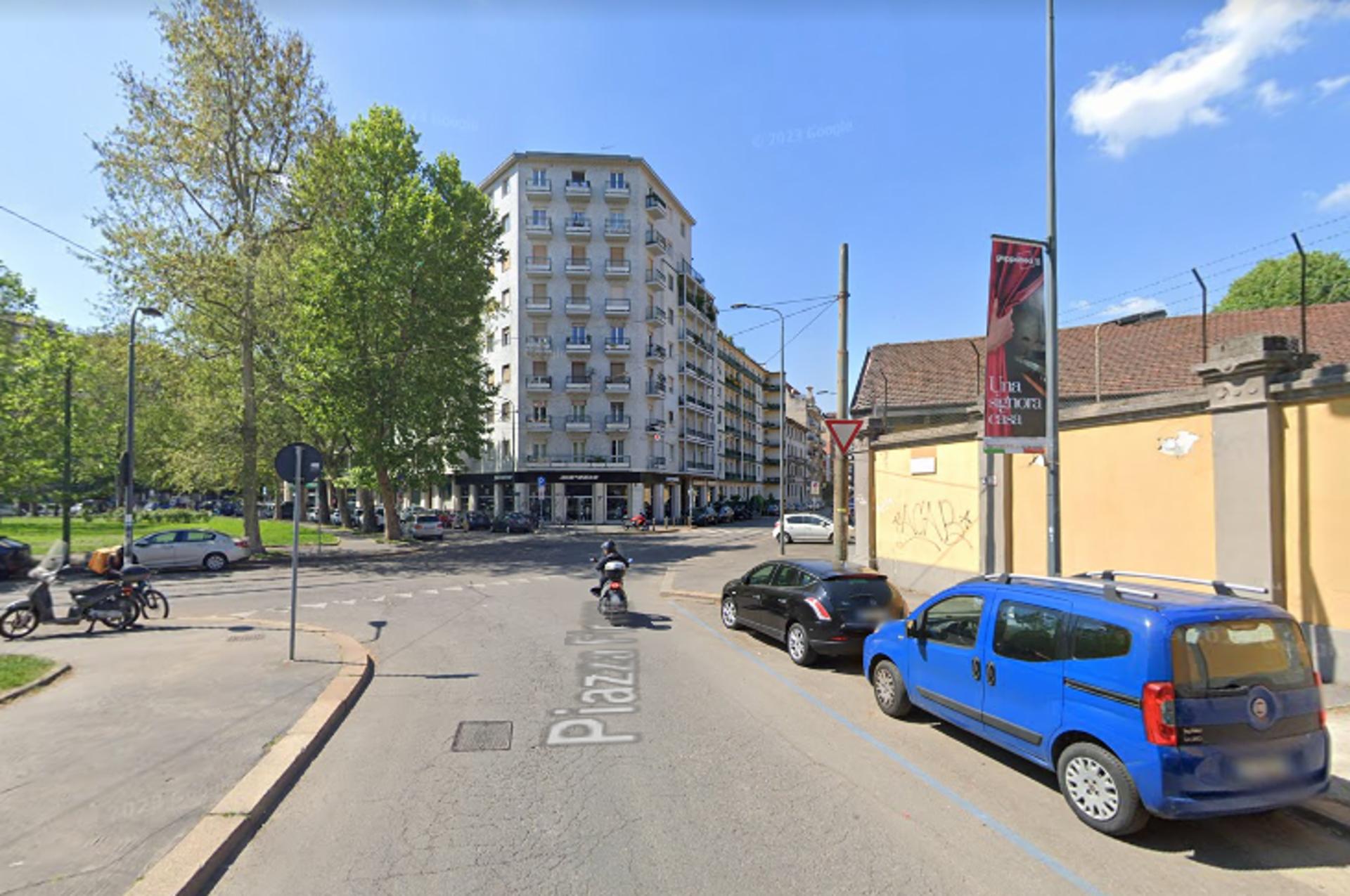 Impianto VERTICAL BANNER a Milano, in zona TaxiBar