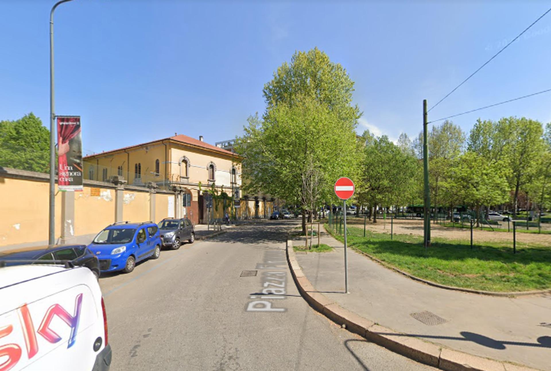 Impianto VERTICAL BANNER a Milano, in zona TaxiBar