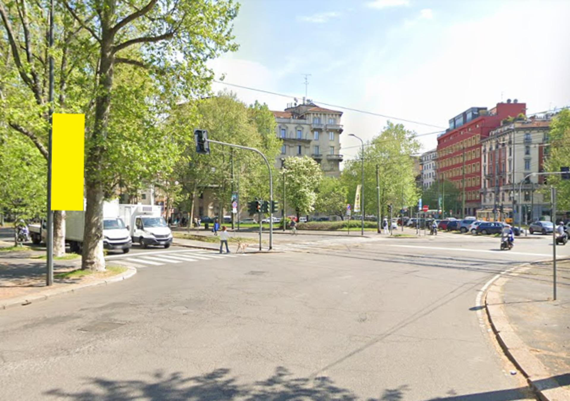 Impianto VERTICAL BANNER a Milano, in zona TaxiBar