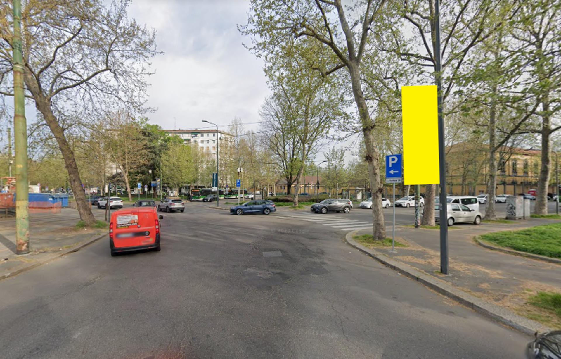 Impianto VERTICAL BANNER a Milano, in zona TaxiBar