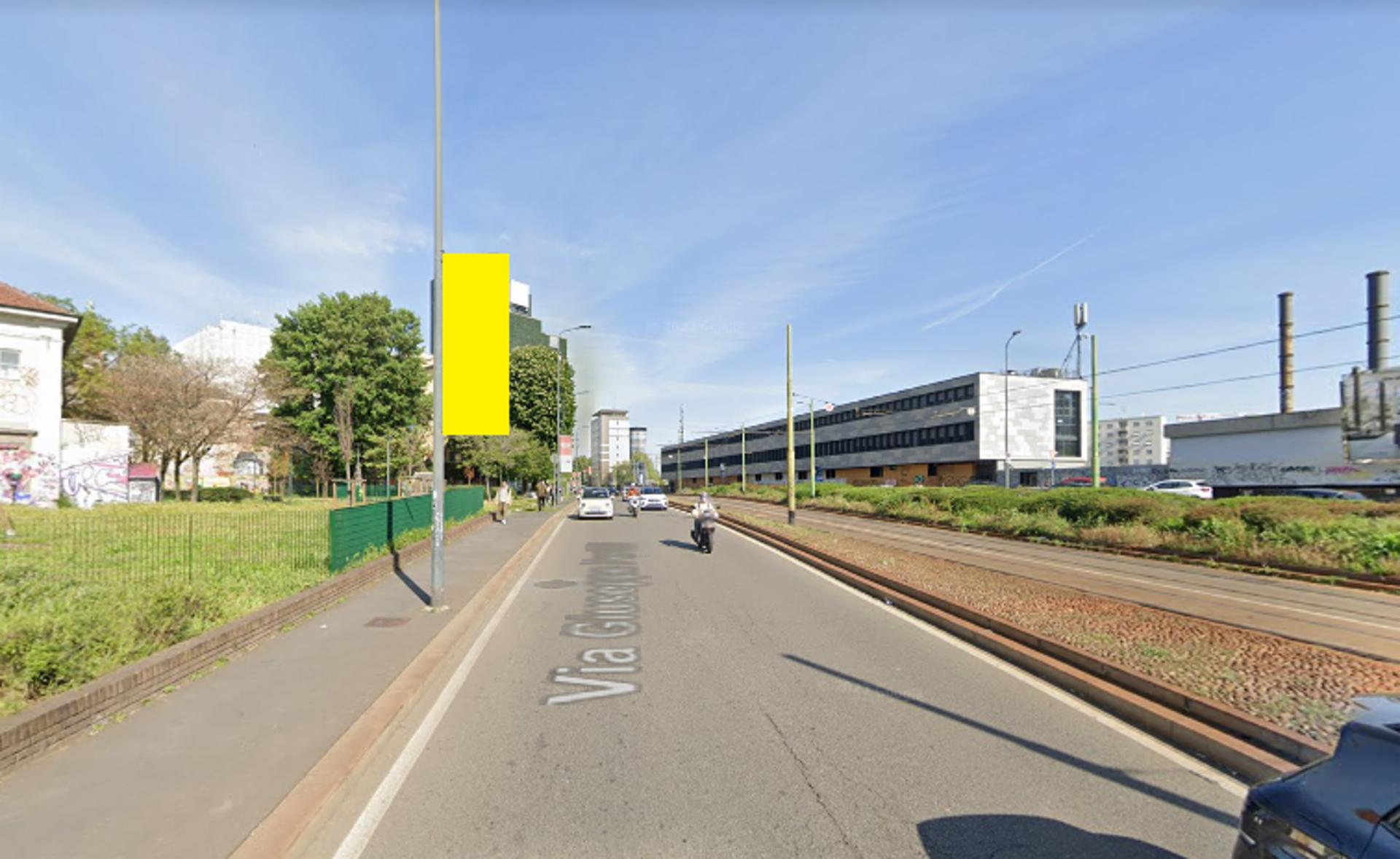 Impianto VERTICAL BANNER a Milano, in zona 10 Corso Como