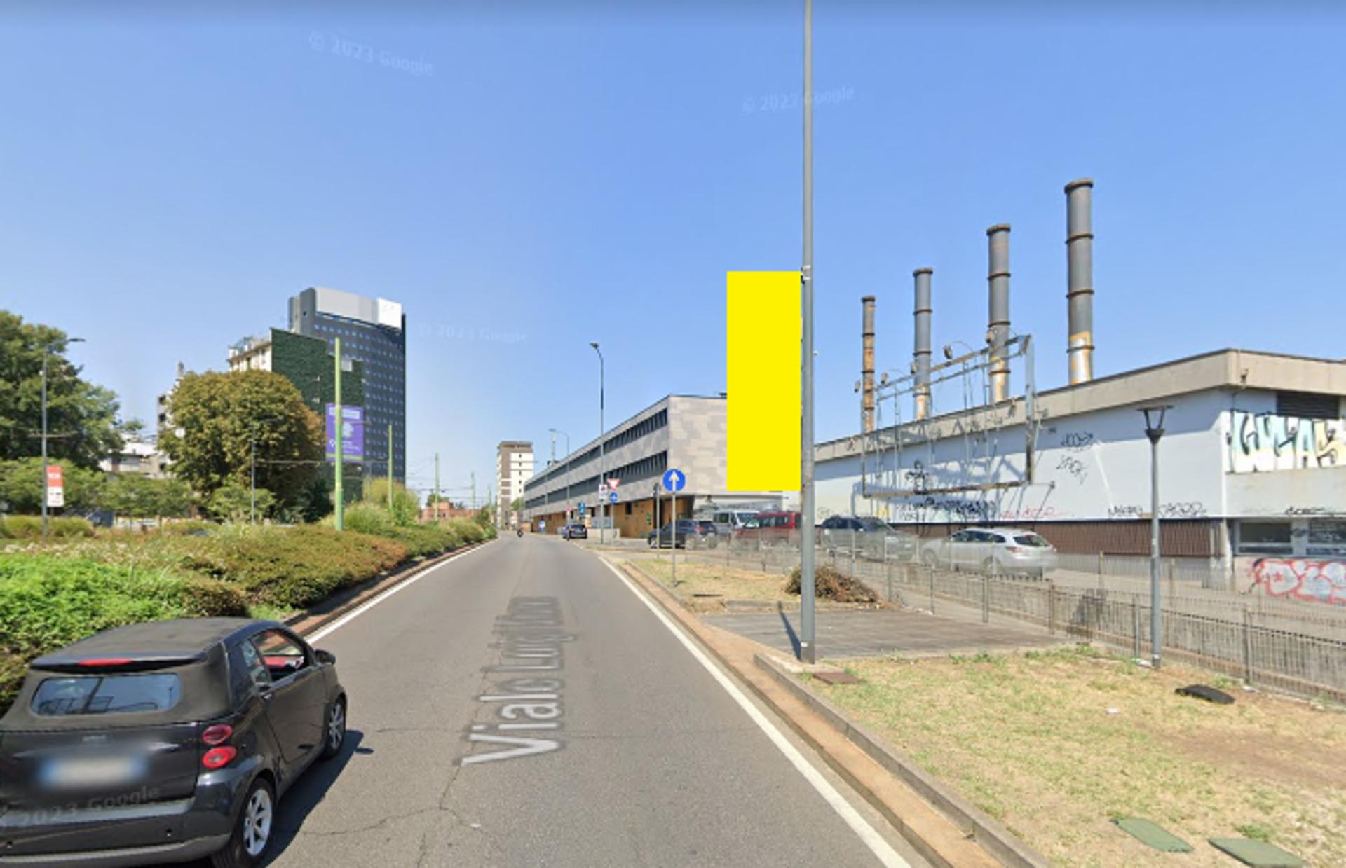 Impianto VERTICAL BANNER a Milano, in zona Ricci e Capricci