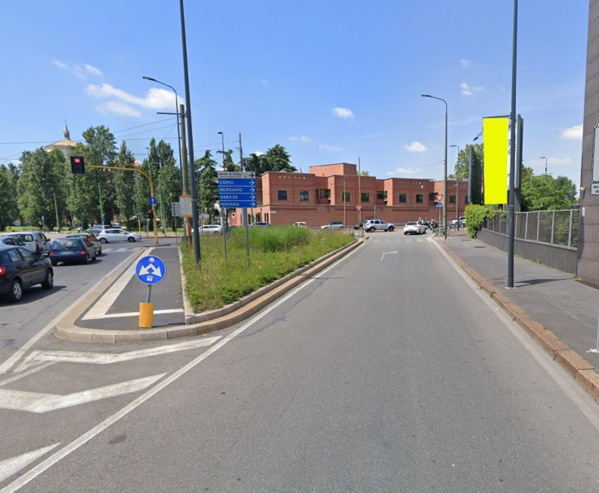 Impianto VERTICAL BANNER a Milano, in zona Shoo Loong Kan
