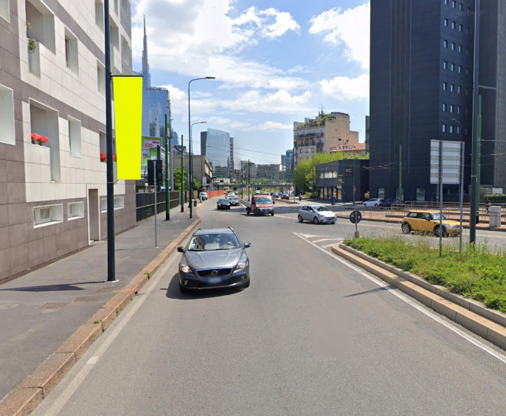Impianto VERTICAL BANNER a Milano, in zona Shoo Loong Kan