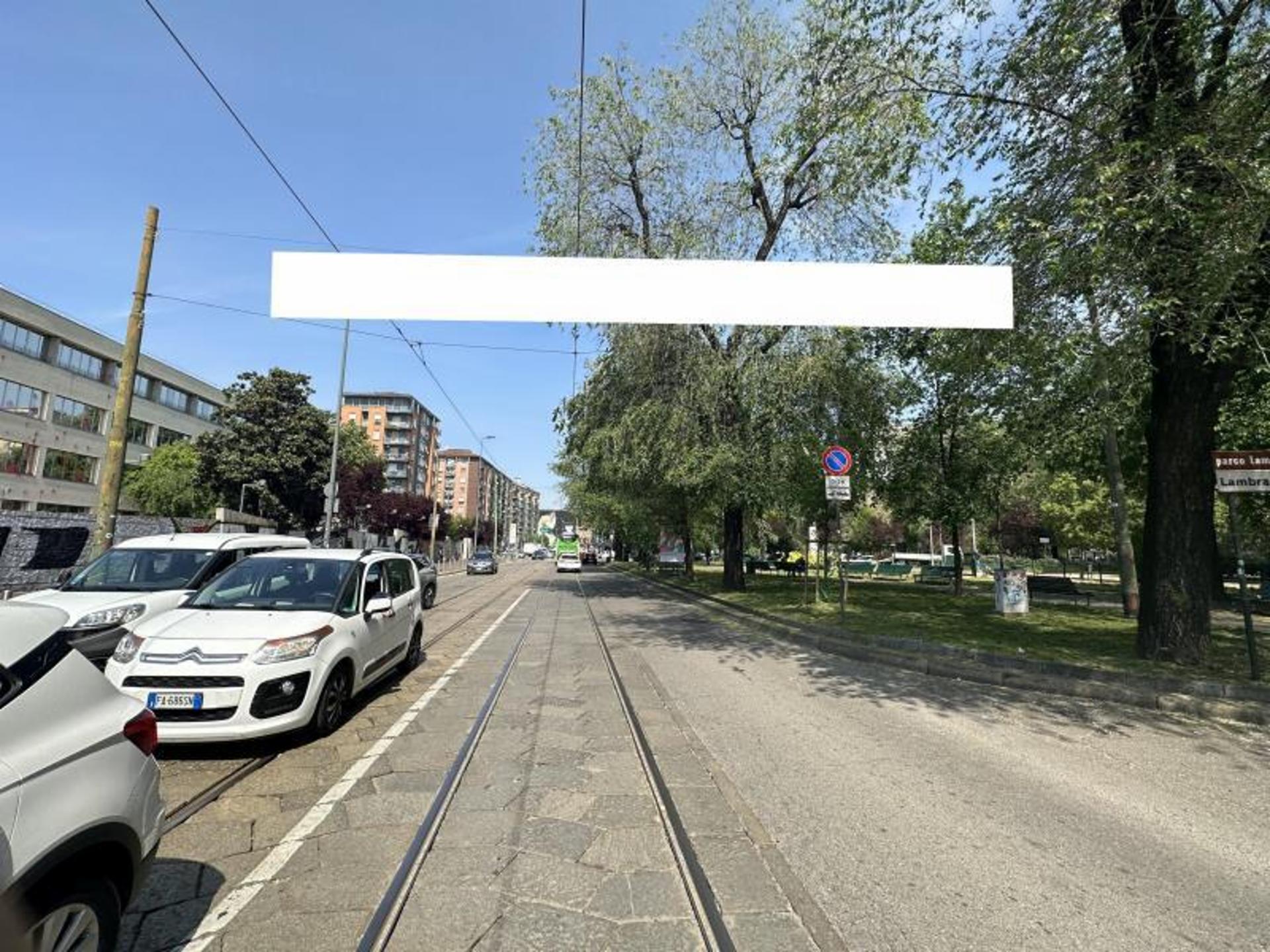 Impianto STRISCIONE a Milano, in zona NaturaSì