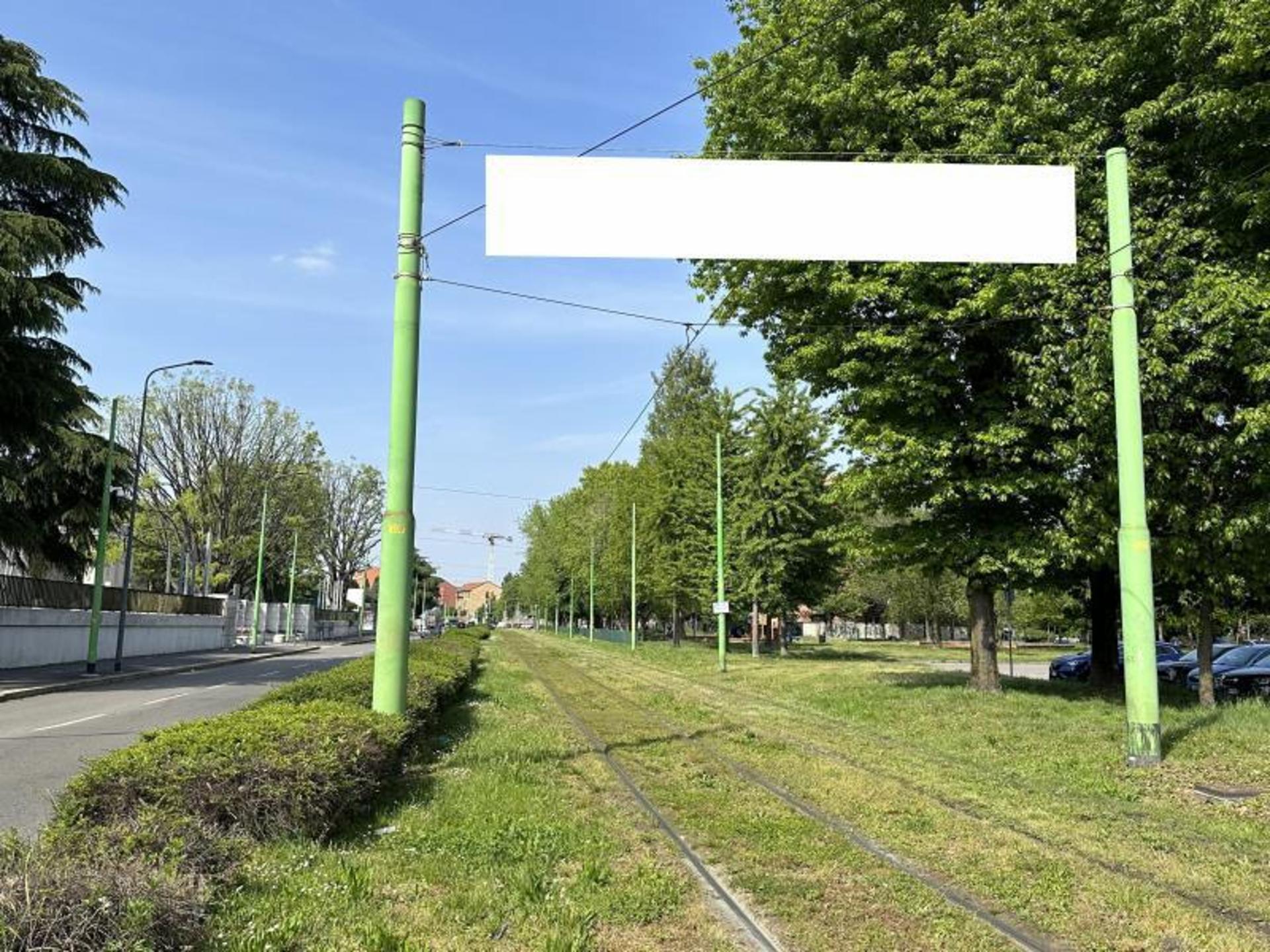 Impianto STRISCIONE a Milano, in zona Sapori & Dintorni Niguarda