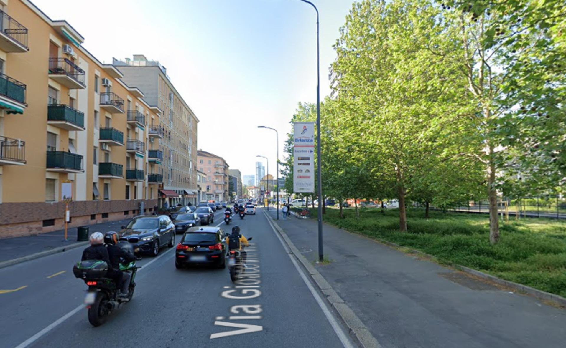 Impianto VERTICAL BANNER a Milano, in zona Biolaser
