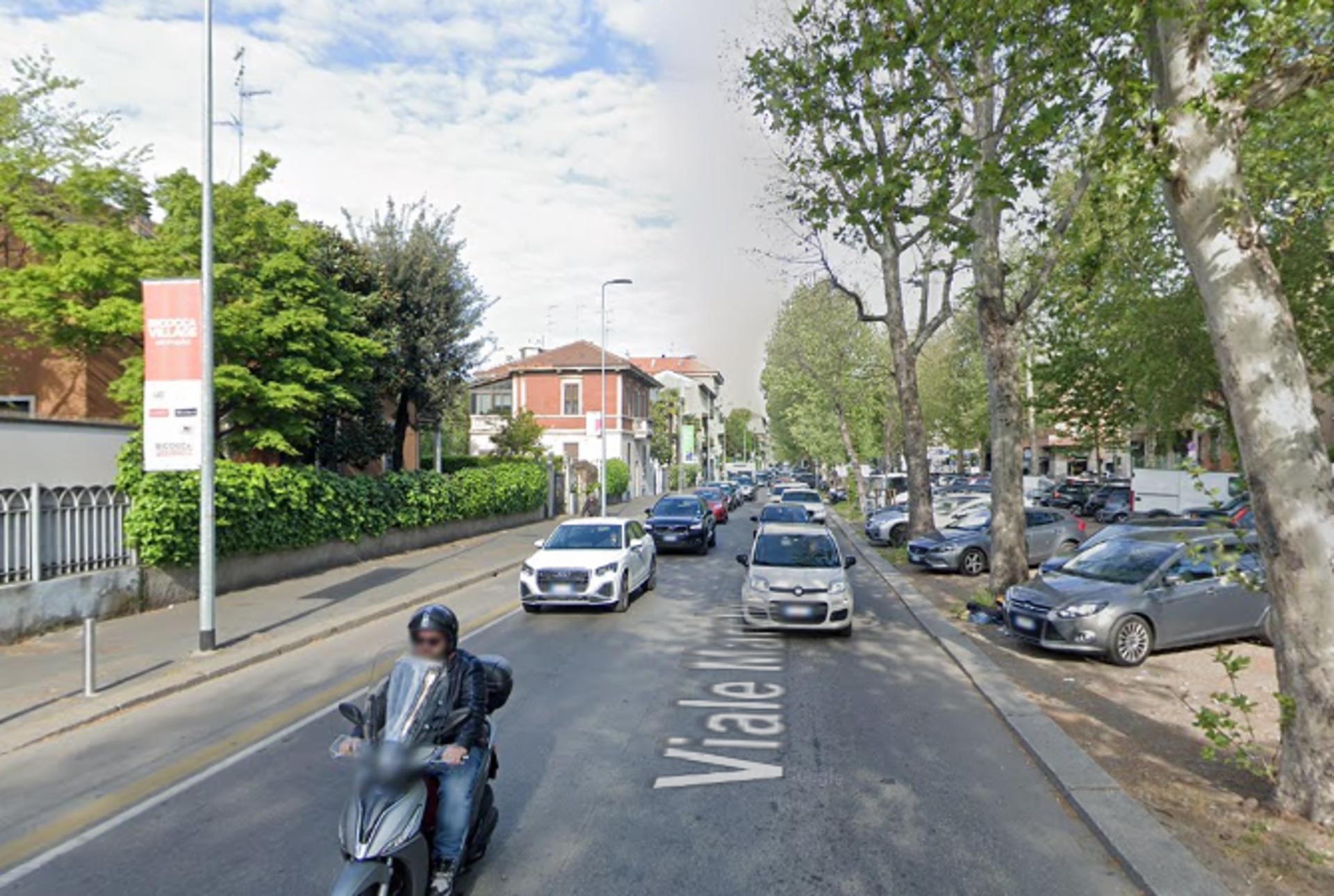 Impianto VERTICAL BANNER a Milano, in zona Zara 61