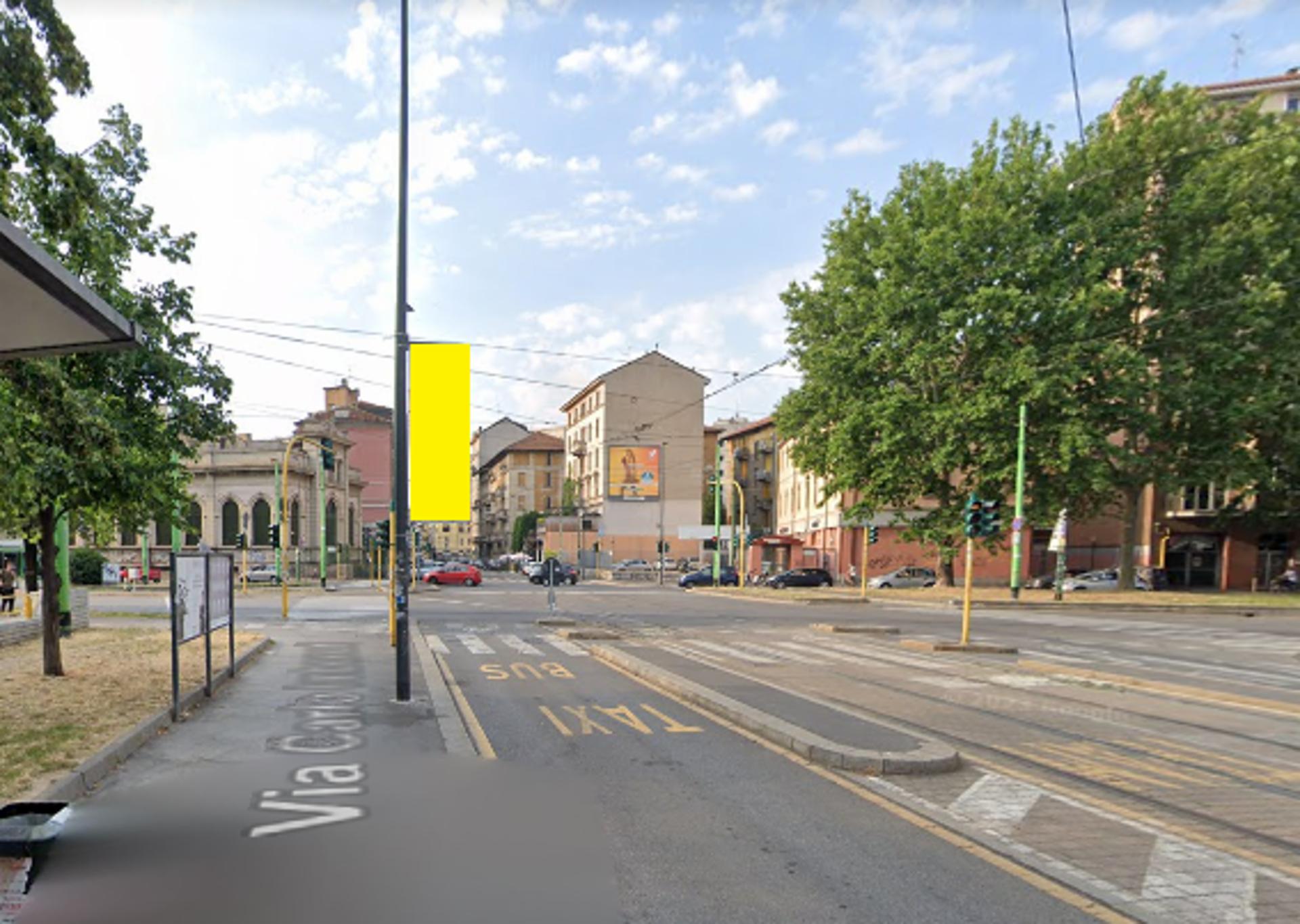 Impianto VERTICAL BANNER a Milano, in zona Mega Market Latinoamericano