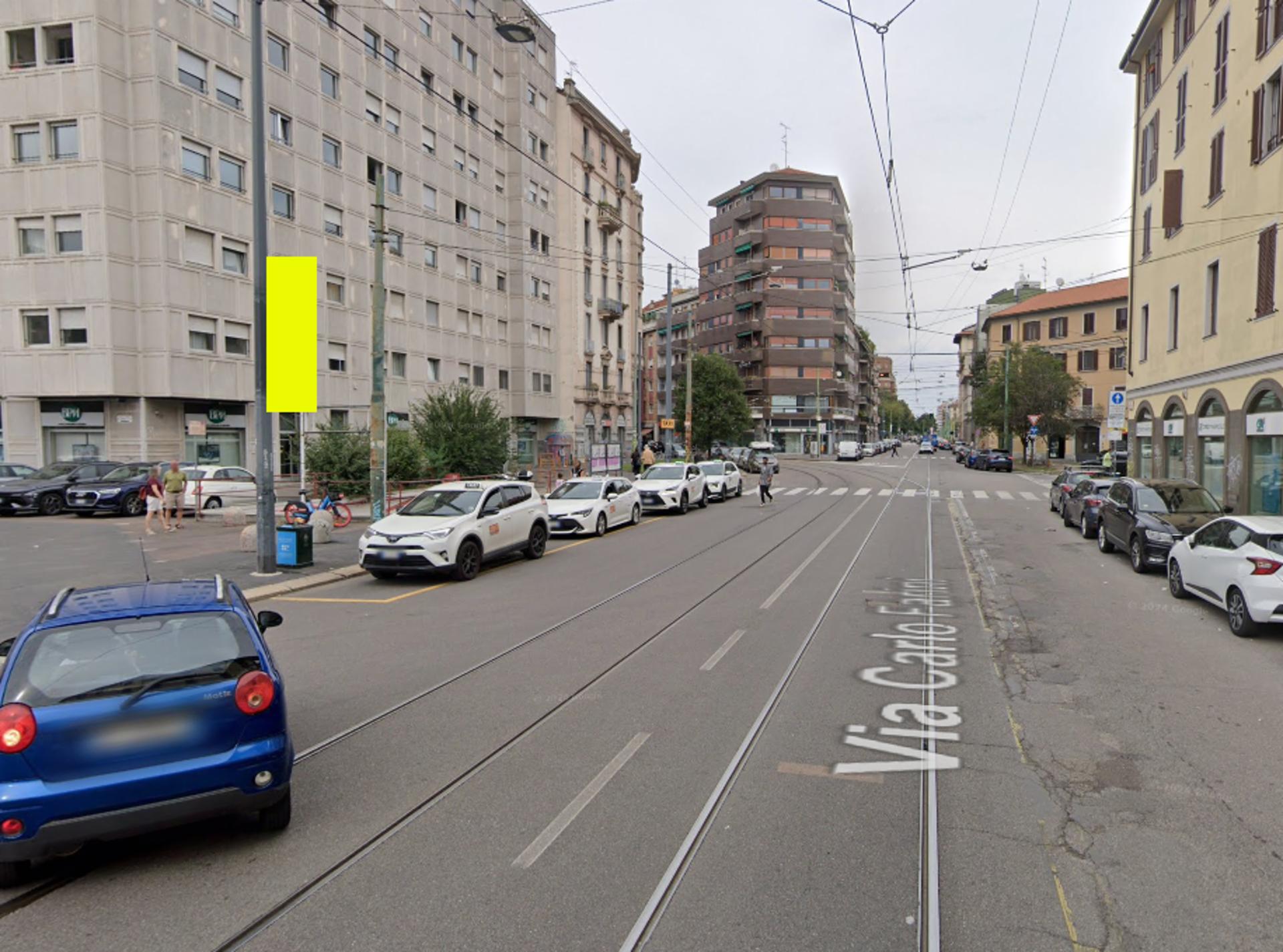 Impianto VERTICAL BANNER a Milano, in zona Carrefour Market