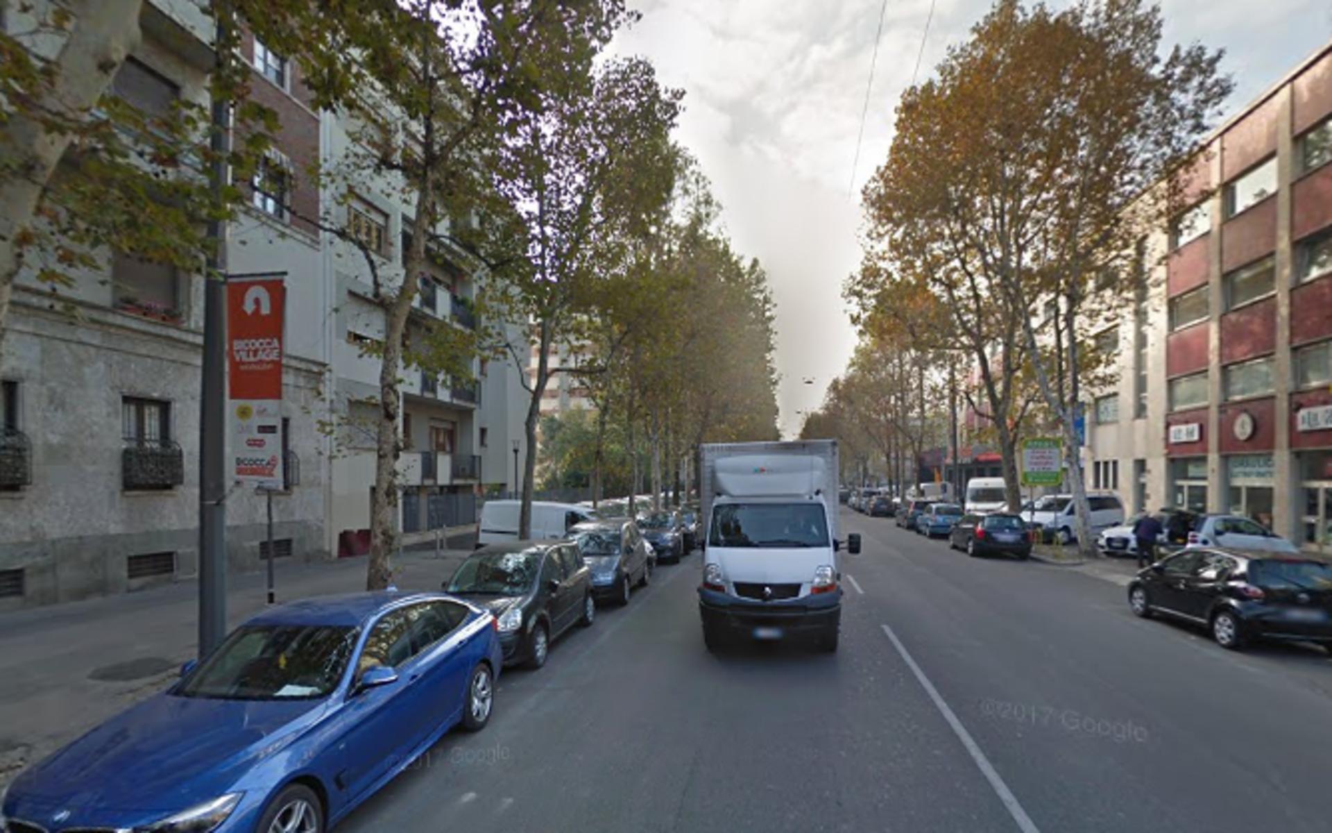 Impianto VERTICAL BANNER a Milano, in zona Junyue
