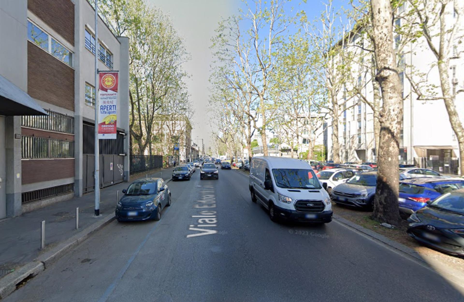 Impianto VERTICAL BANNER a Milano, in zona L'Altra Isola