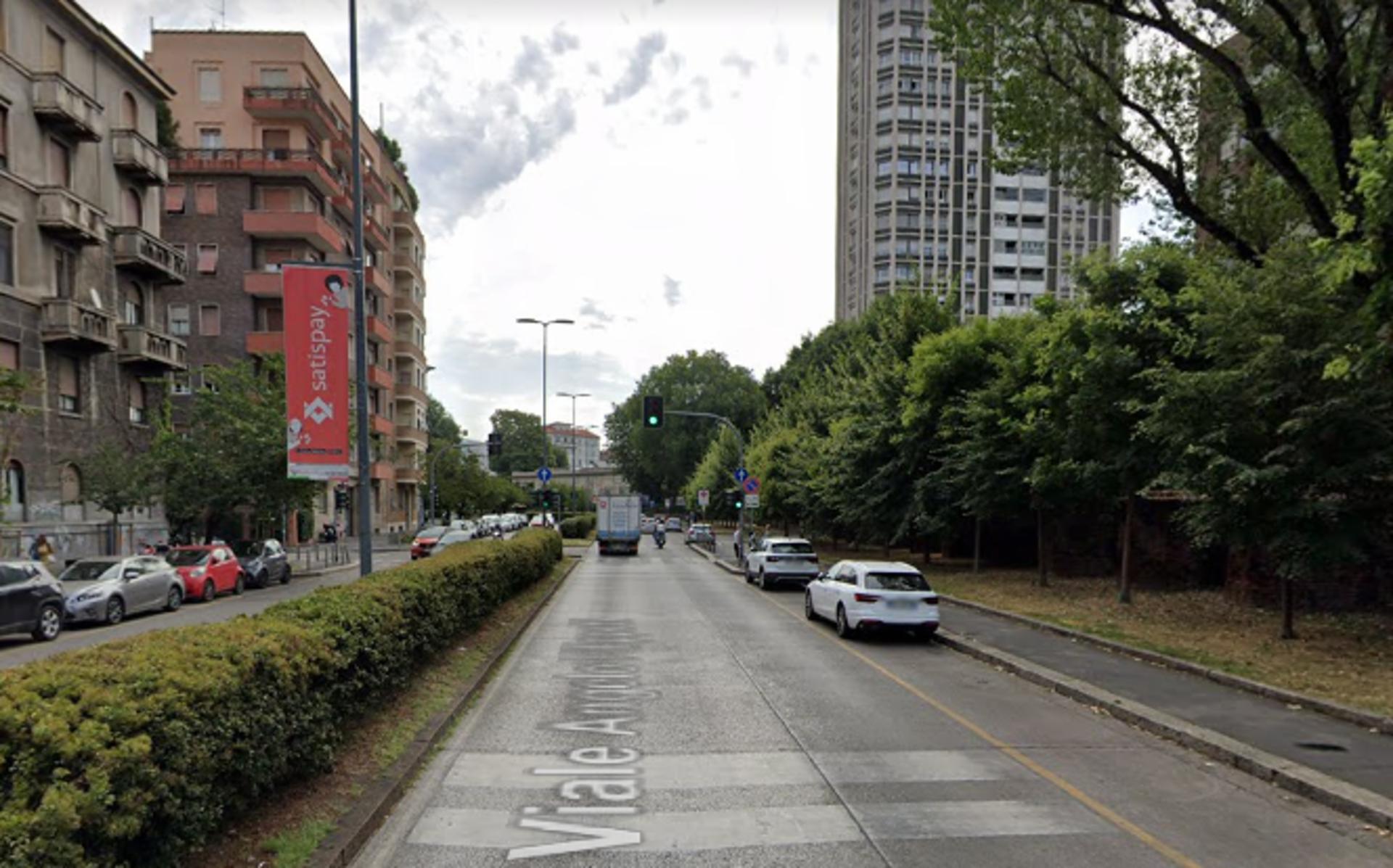 Impianto VERTICAL BANNER a Milano, in zona Madison