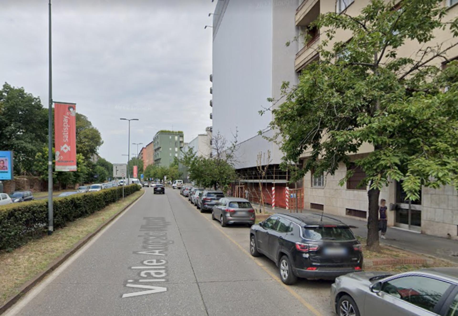 Impianto VERTICAL BANNER a Milano, in zona Madison