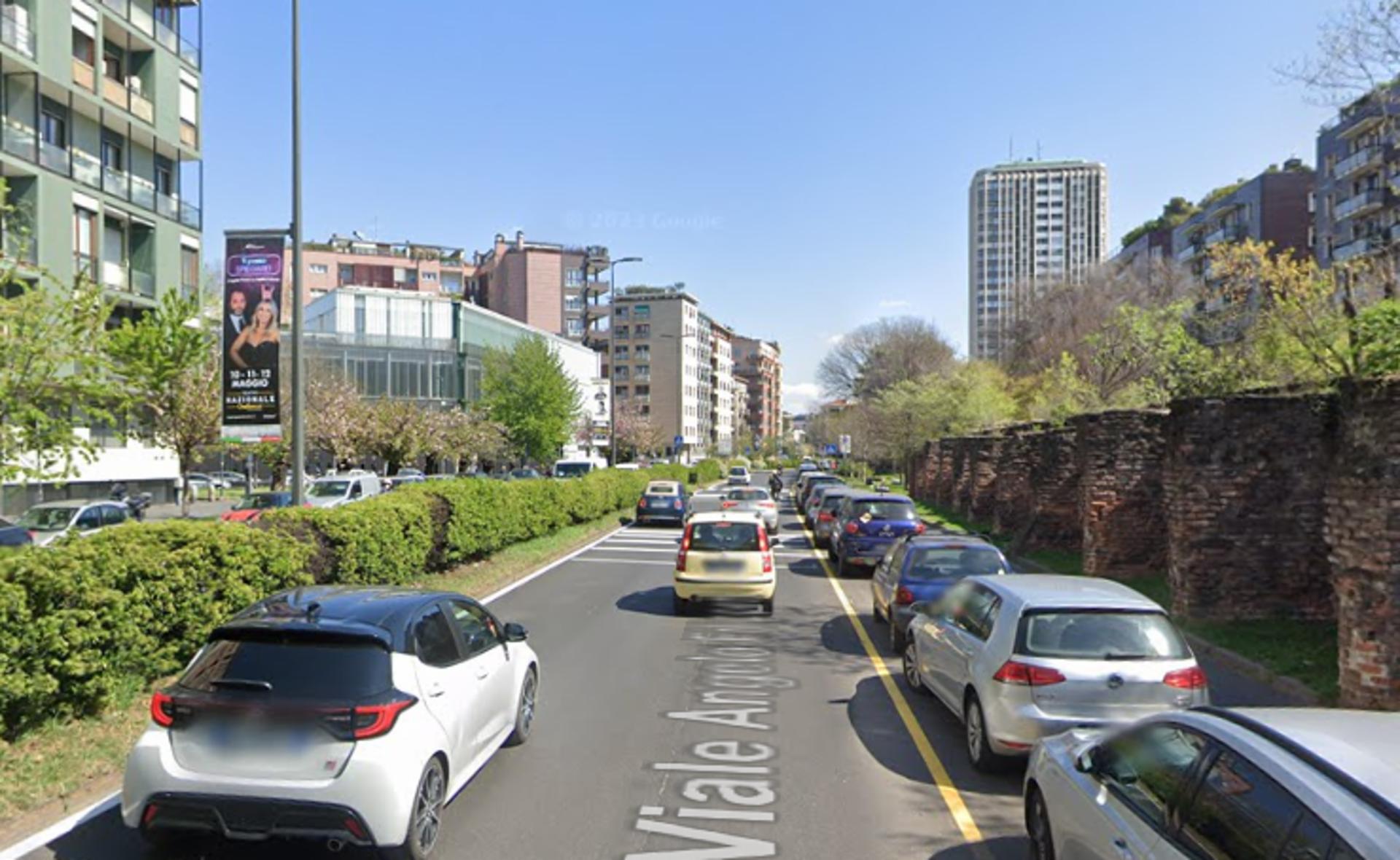 Impianto VERTICAL BANNER a Milano, in zona Otium Centro Benessere