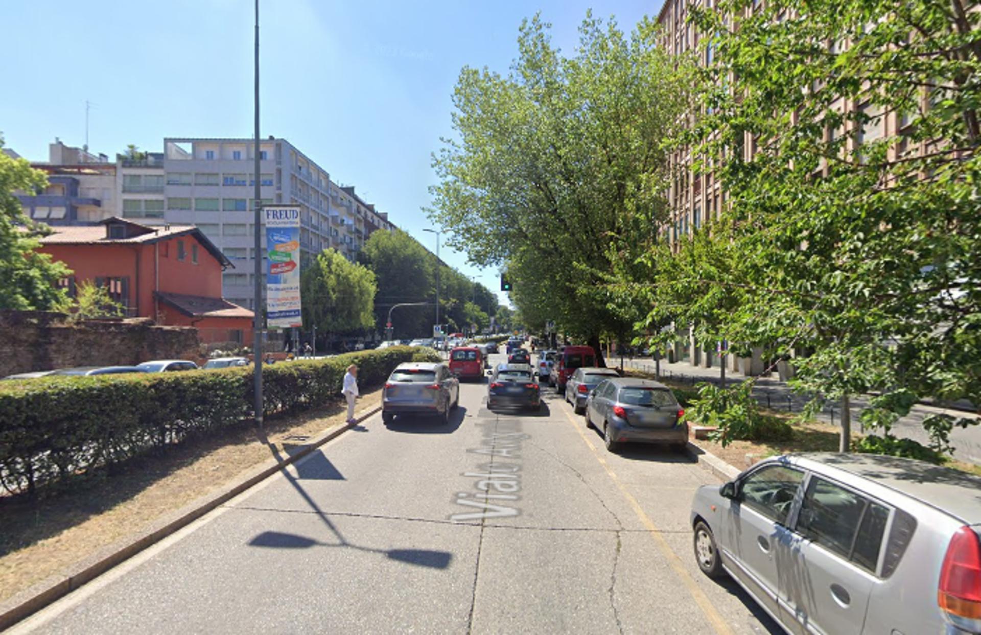 Impianto VERTICAL BANNER a Milano, in zona Otium Centro Benessere