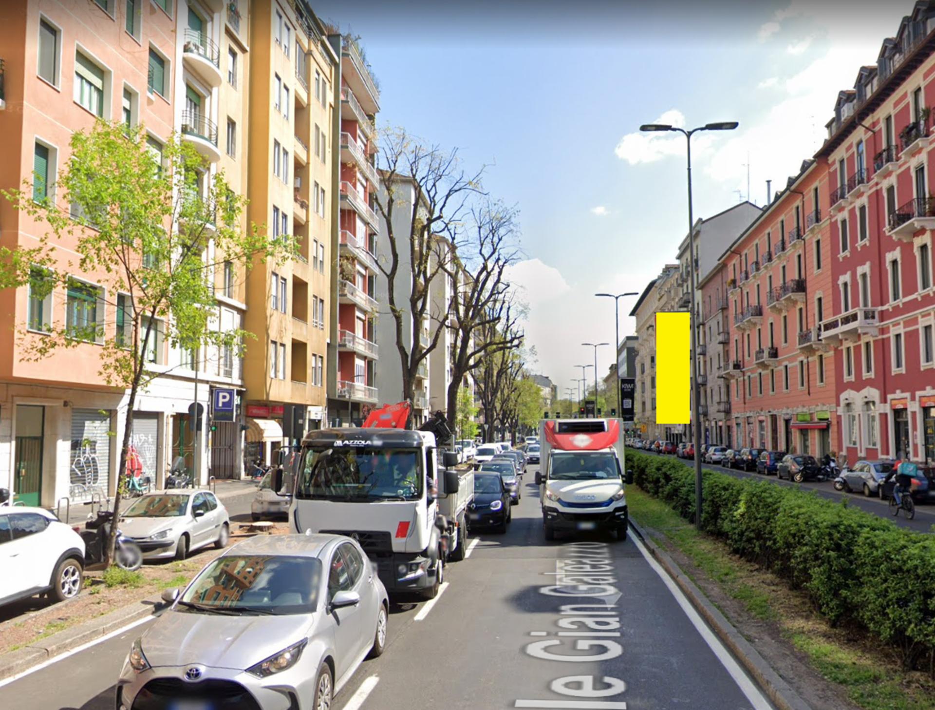 Impianto VERTICAL BANNER a Milano, in zona Spesa Veloce