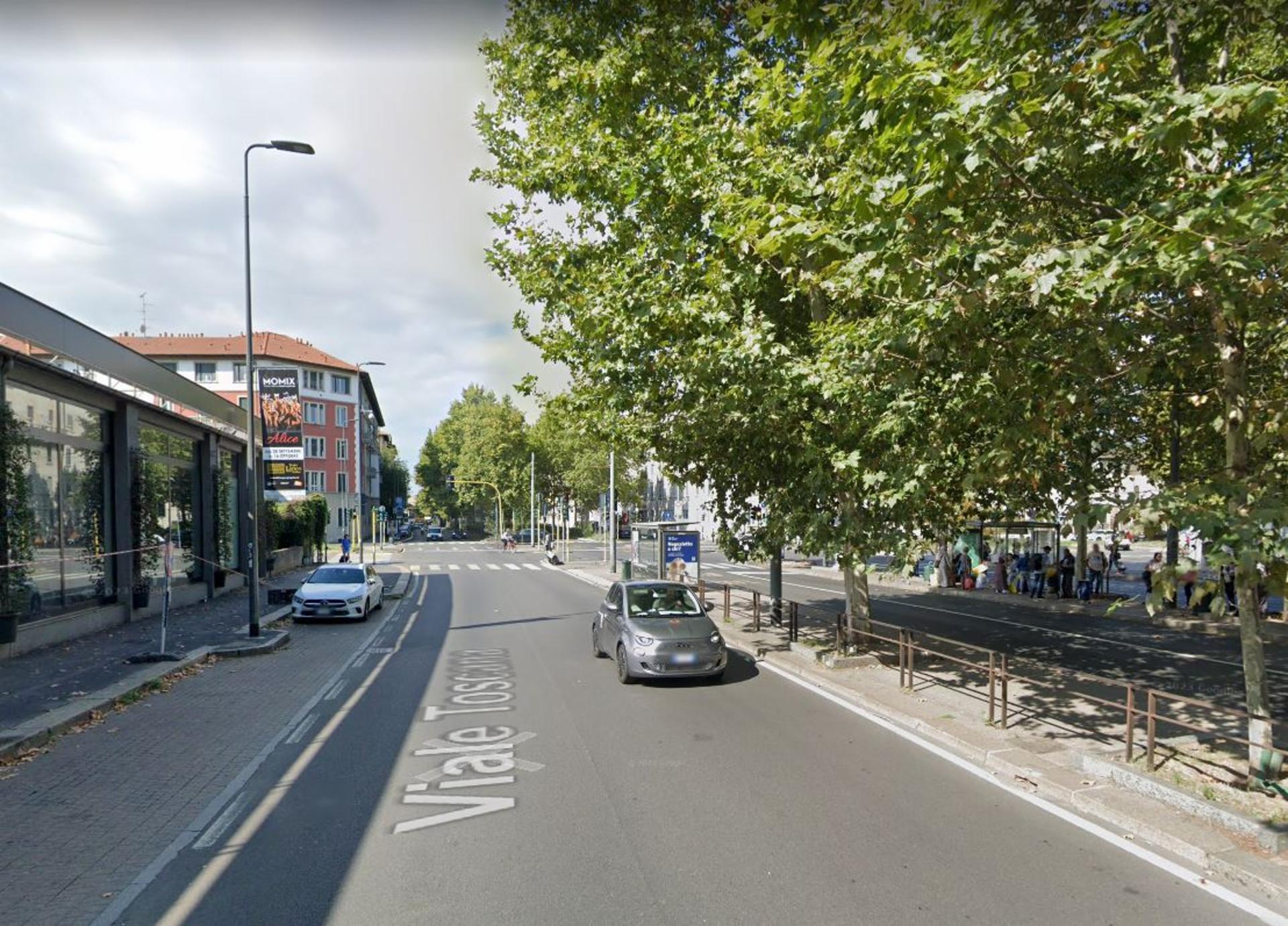 Impianto VERTICAL BANNER a Milano, in zona Santeria Toscana 31