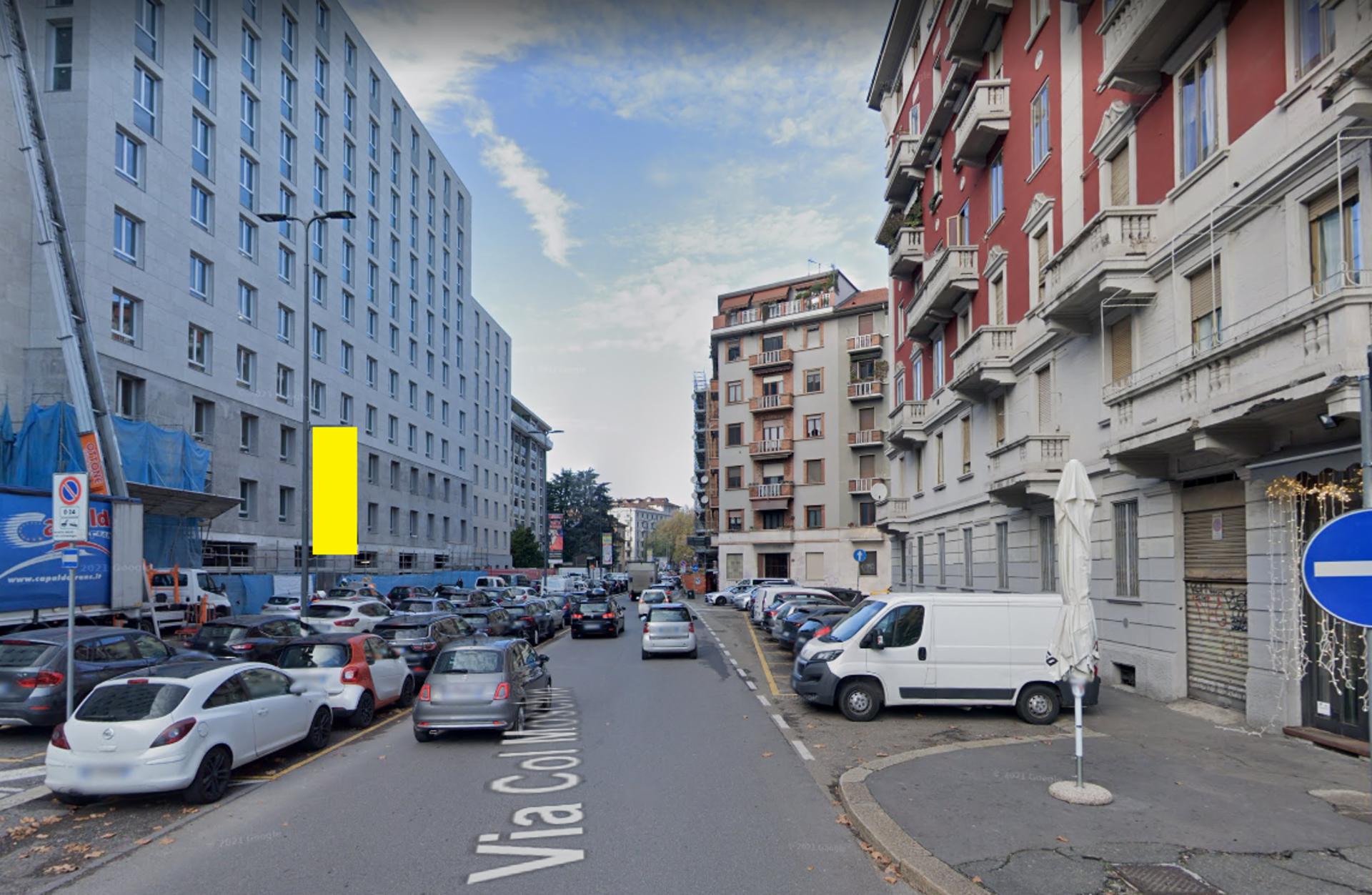 Impianto VERTICAL BANNER a Milano, in zona Officine Sbiellate