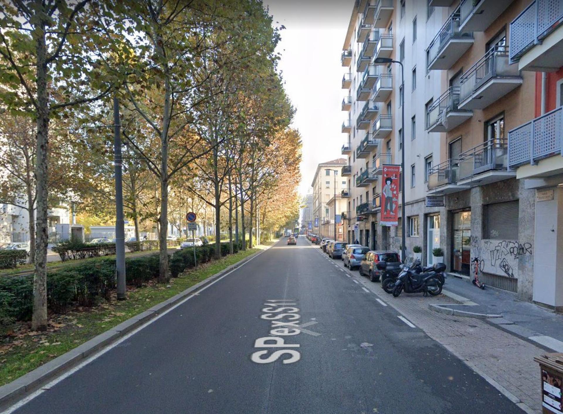 Impianto VERTICAL BANNER a Milano, in zona Fumetteria