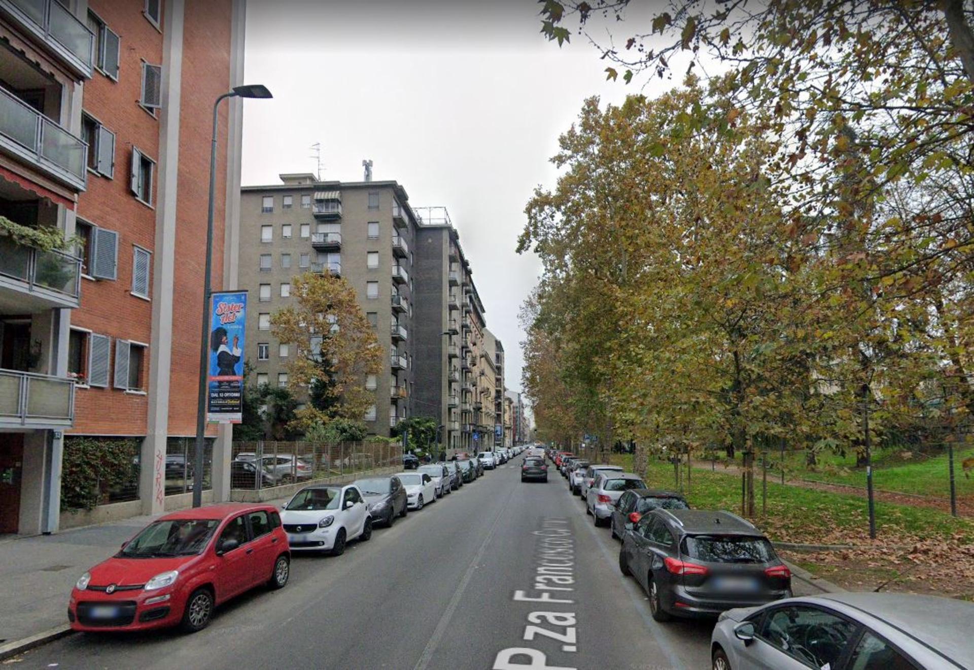 Impianto VERTICAL BANNER a Milano, in zona Luna & Bellezza 2