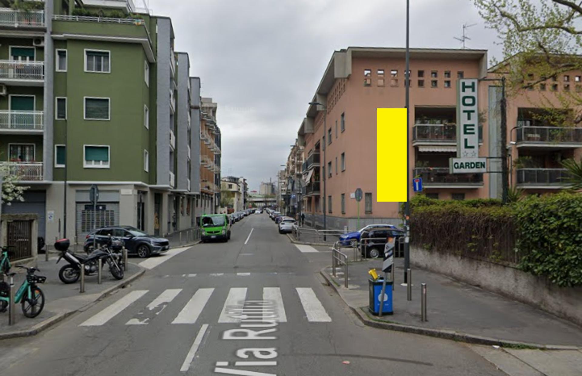 Impianto VERTICAL BANNER a Milano, in zona Cibus104