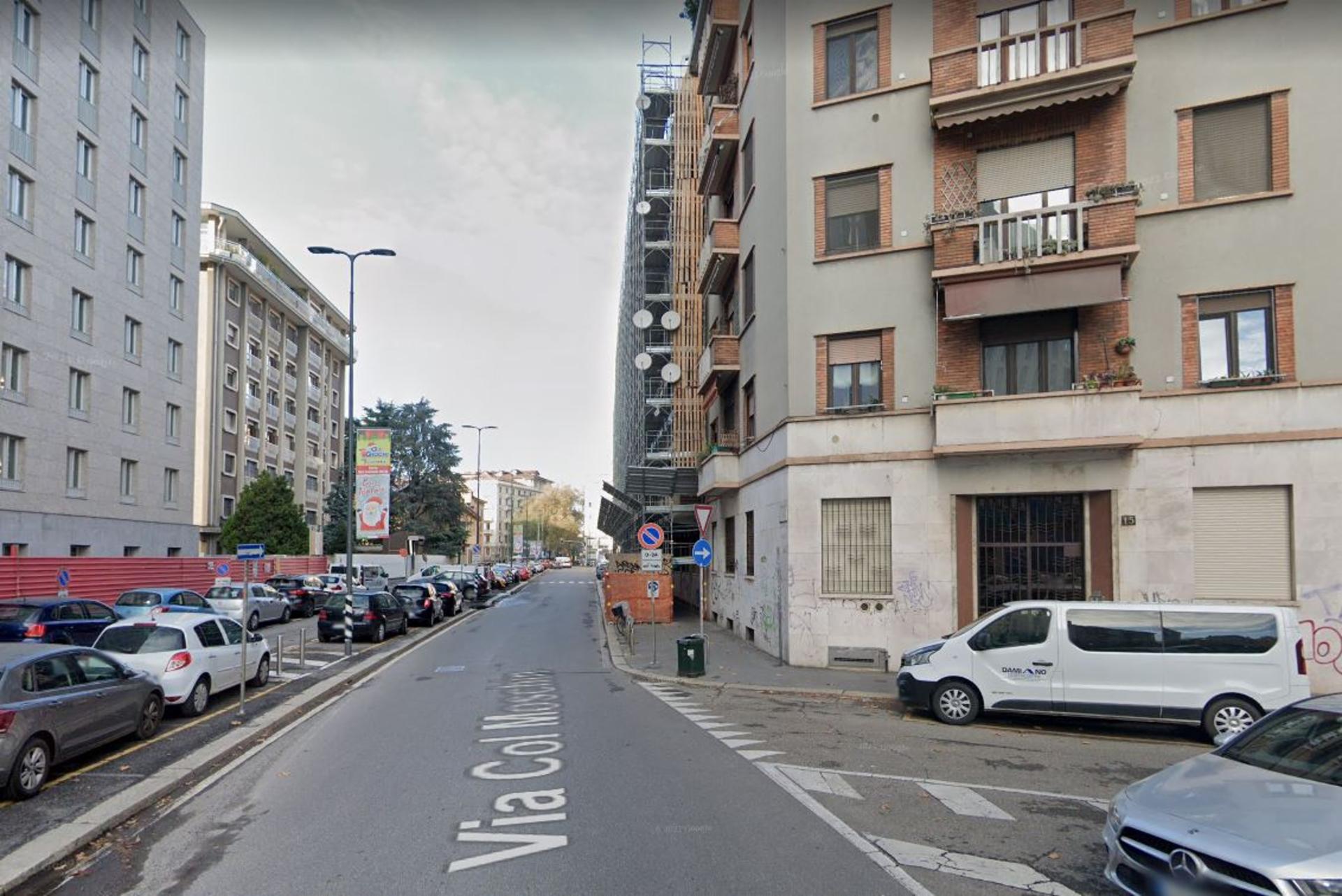 Impianto VERTICAL BANNER a Milano, in zona Panino Giusto