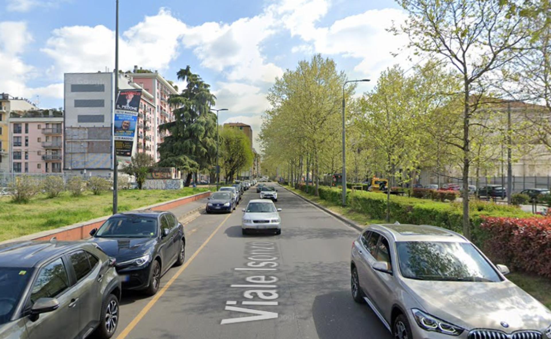 Impianto VERTICAL BANNER a Milano, in zona La Perla