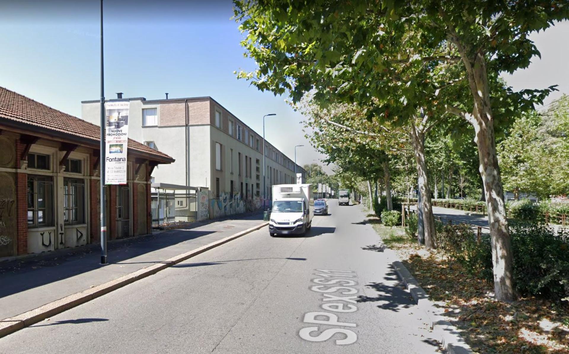 Impianto VERTICAL BANNER a Milano, in zona La Muraglia