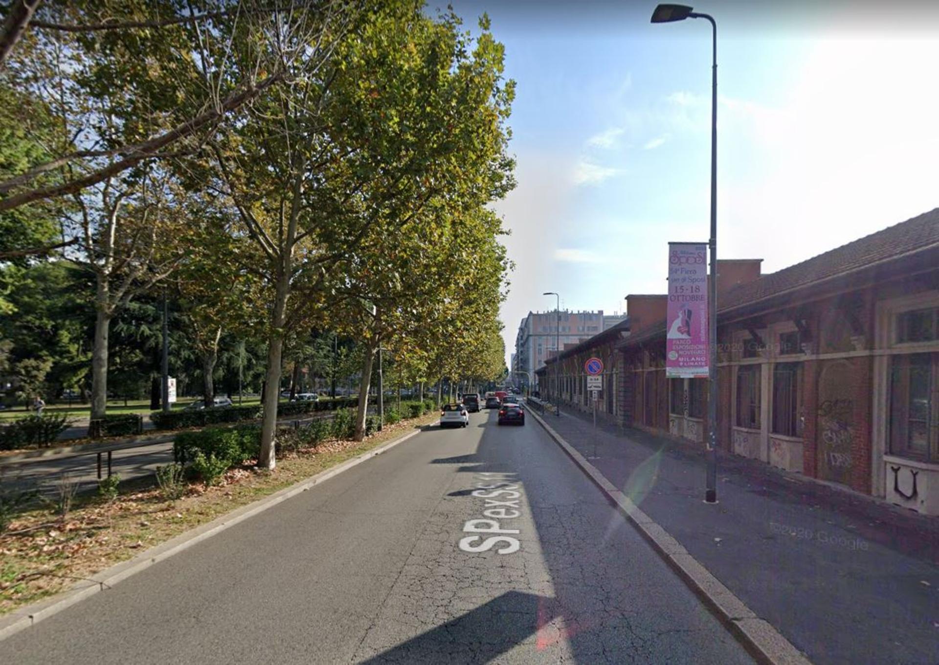 Impianto VERTICAL BANNER a Milano, in zona La Muraglia