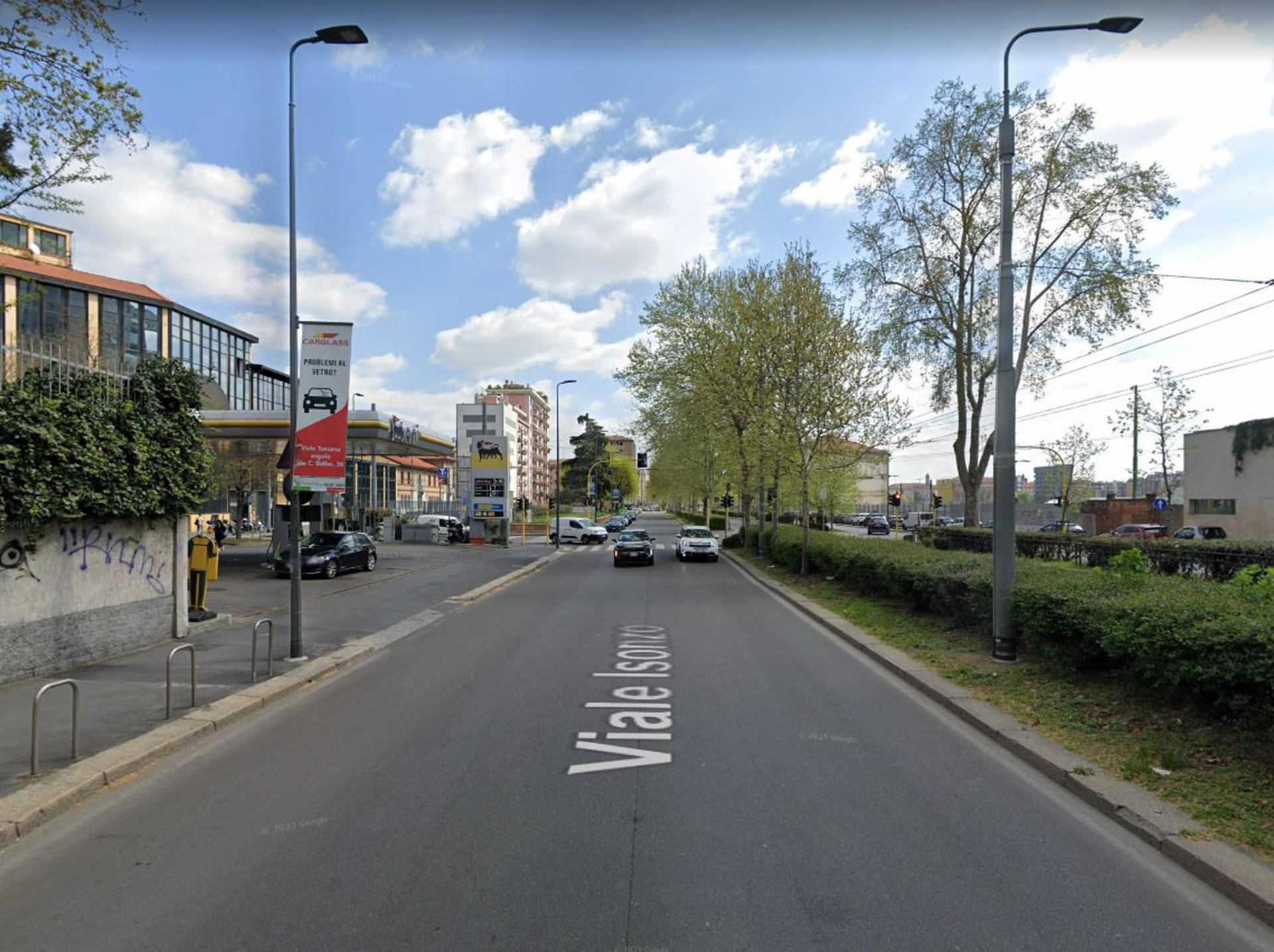 Impianto VERTICAL BANNER a Milano, in zona Shabu