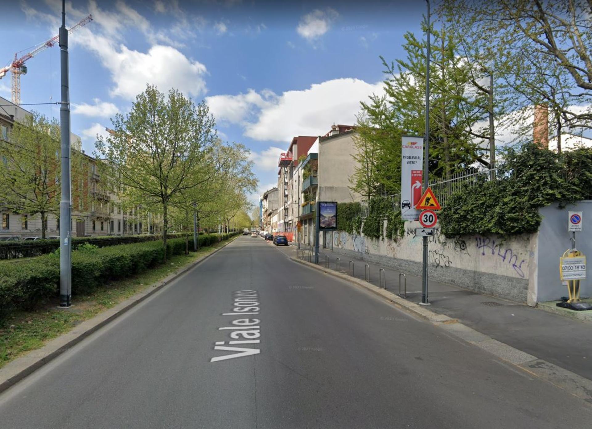 Impianto VERTICAL BANNER a Milano, in zona Shabu