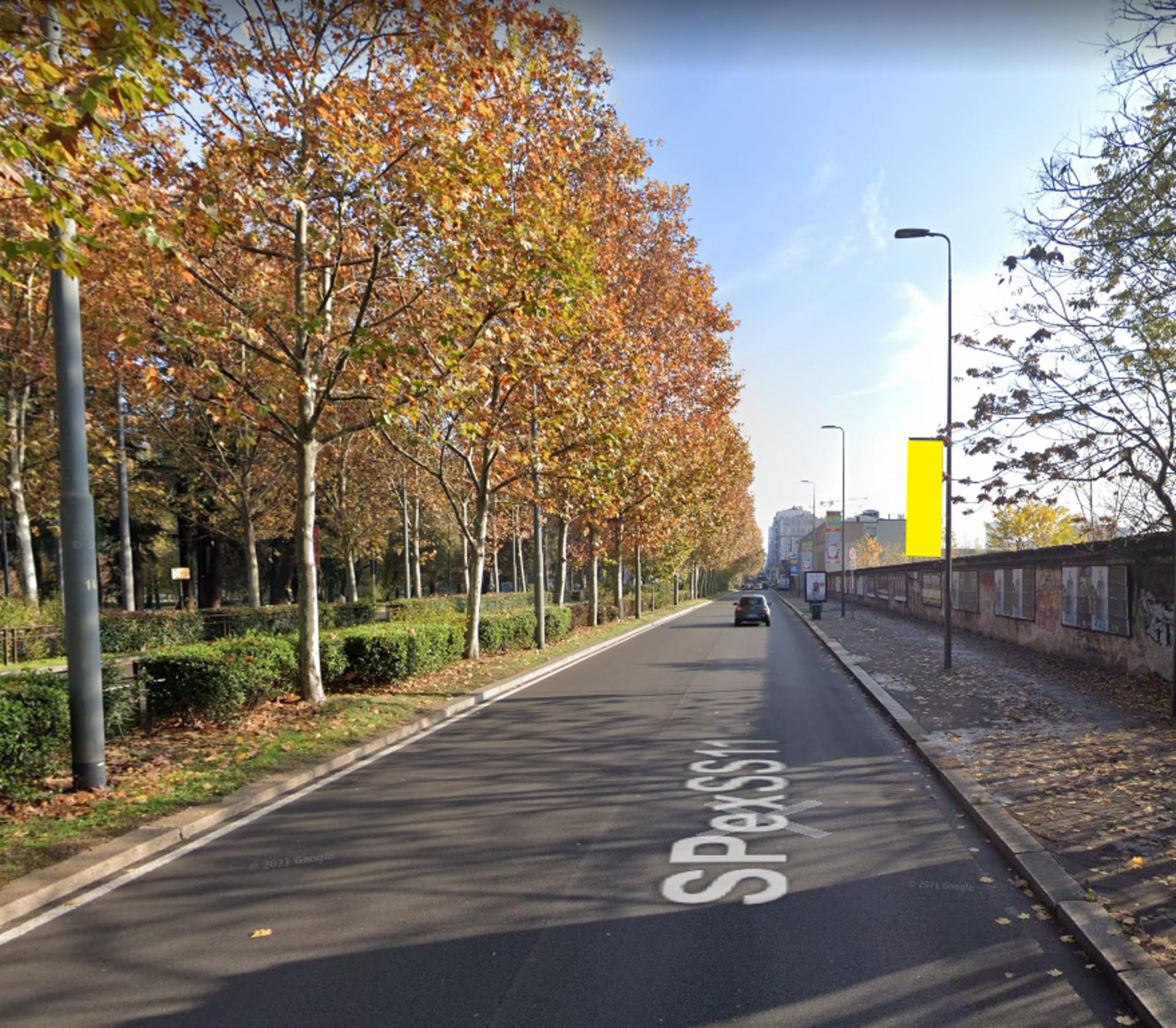 Impianto VERTICAL BANNER a Milano, in zona Poke House