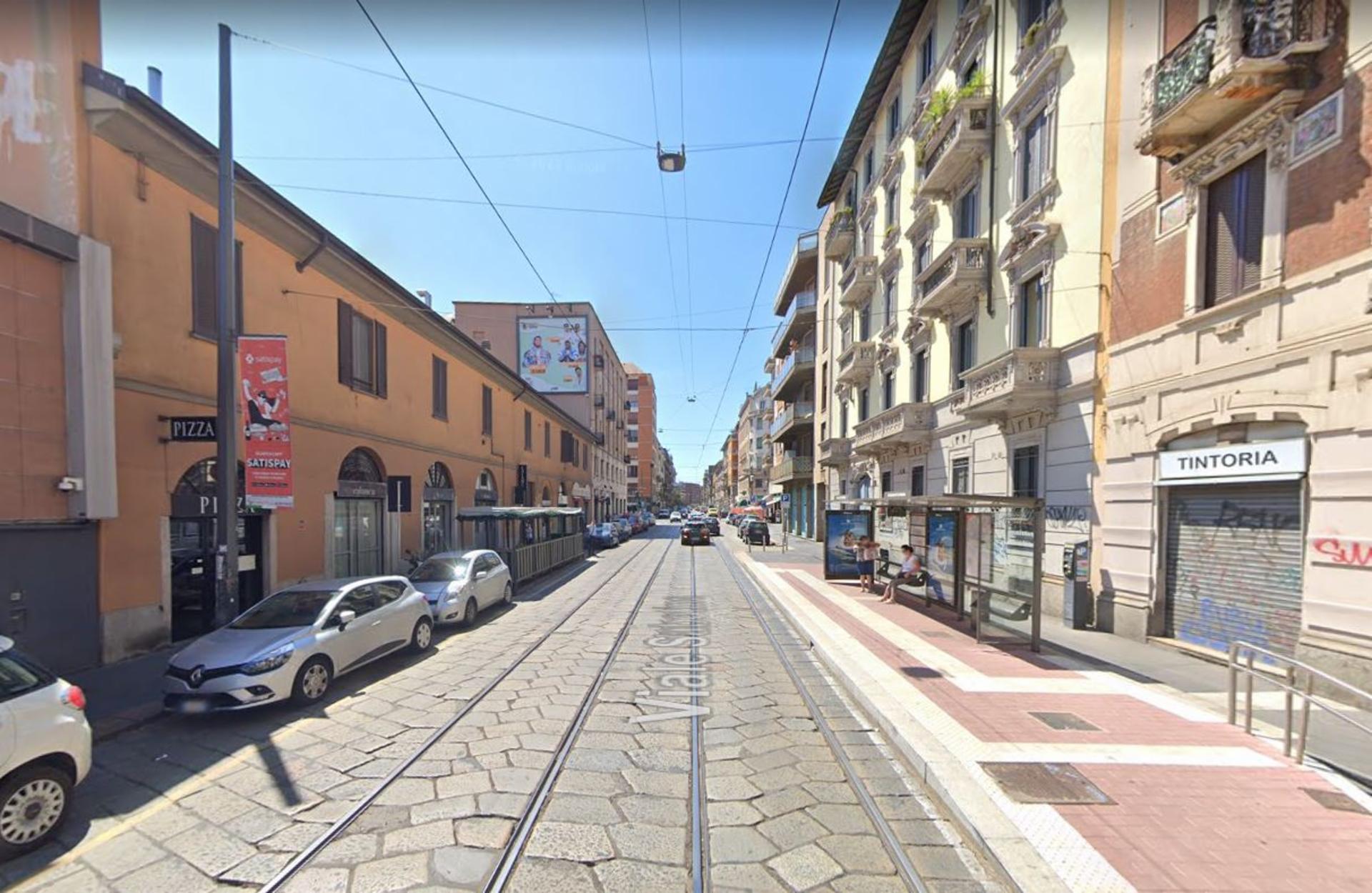 Impianto VERTICAL BANNER a Milano, in zona Pam