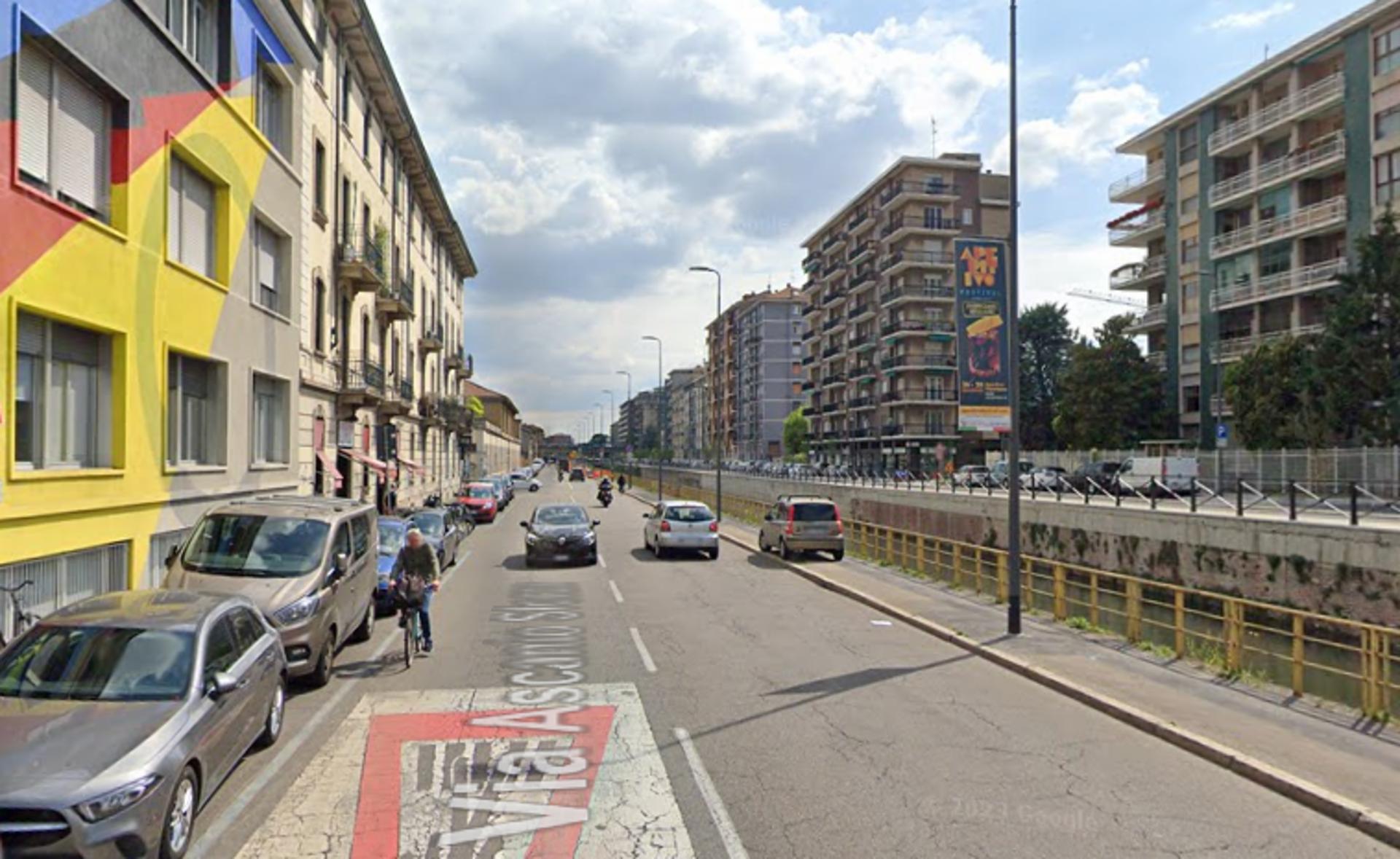 Impianto VERTICAL BANNER a Milano, in zona Il Palato
