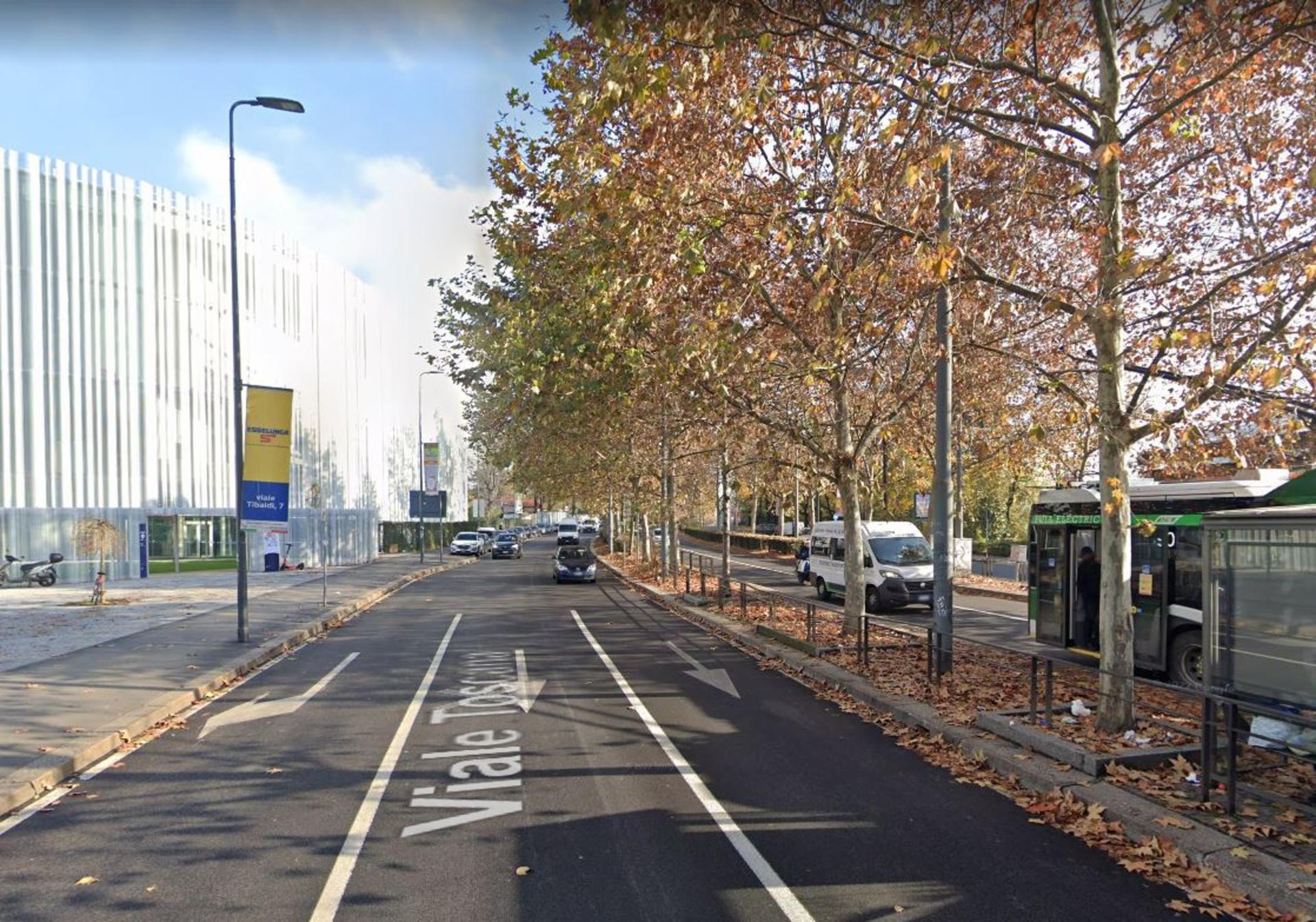 Impianto VERTICAL BANNER a Milano, in zona Santeria Toscana 31