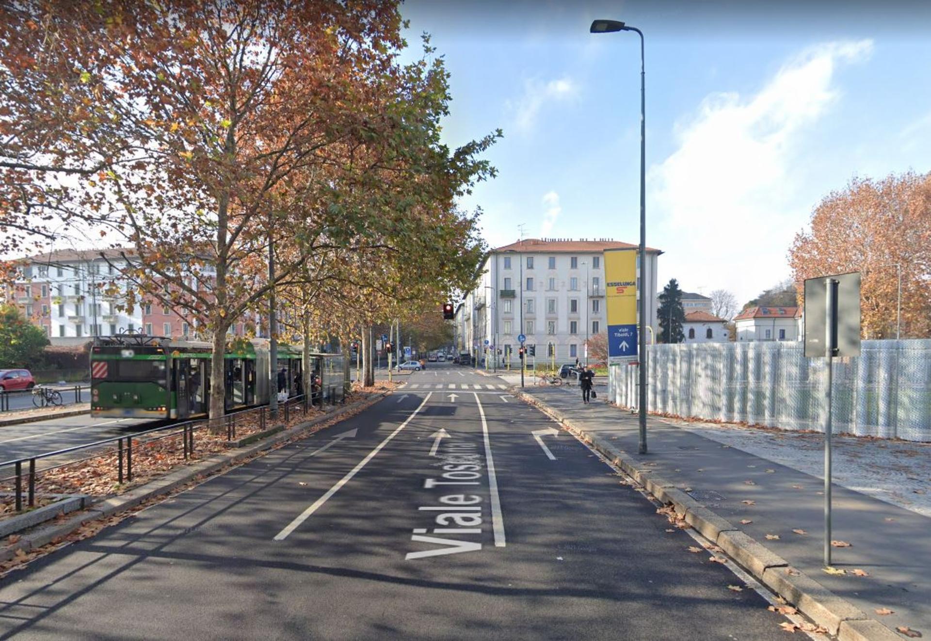 Impianto VERTICAL BANNER a Milano, in zona Santeria Toscana 31
