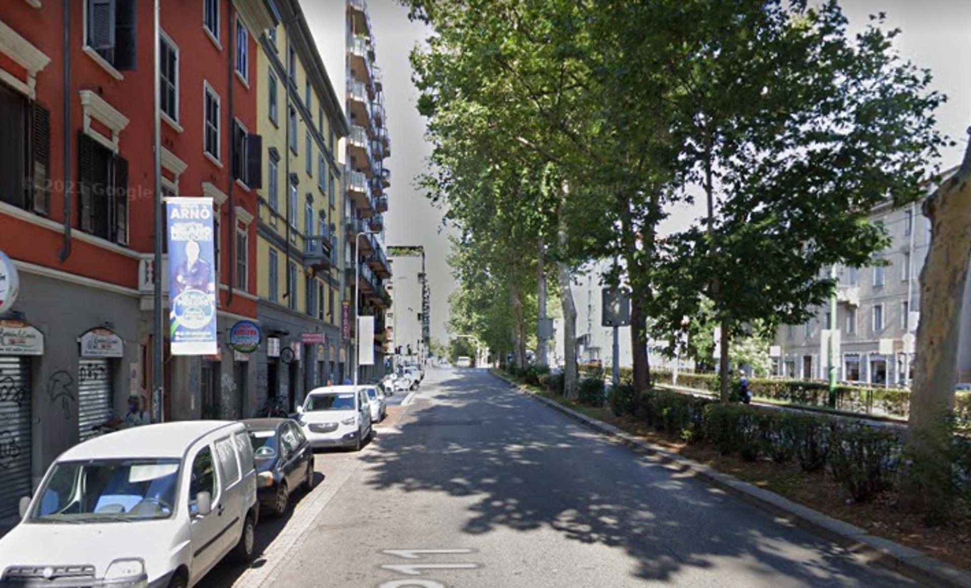 Impianto VERTICAL BANNER a Milano, in zona Birtos