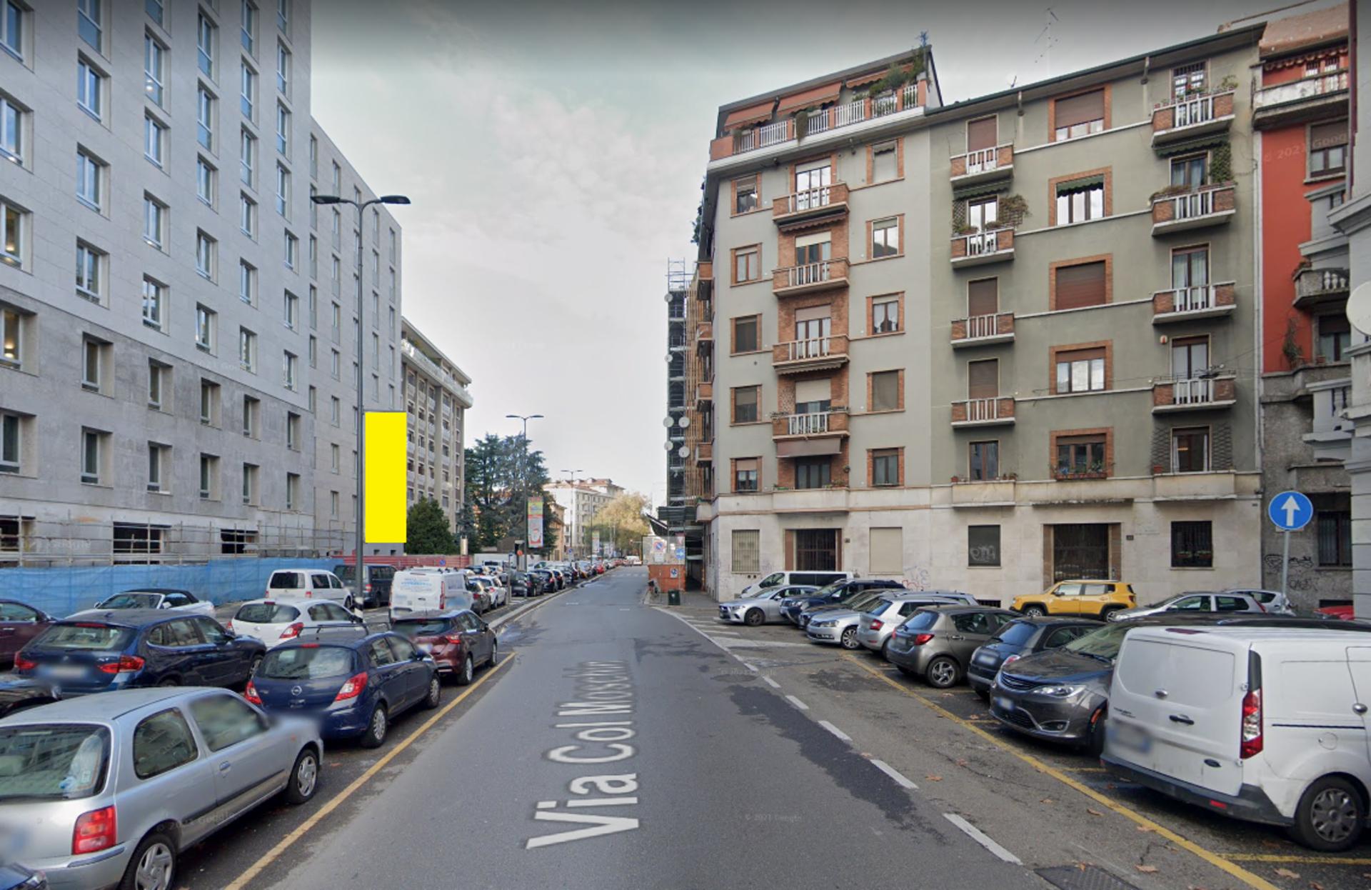 Impianto VERTICAL BANNER a Milano, in zona Panino Giusto