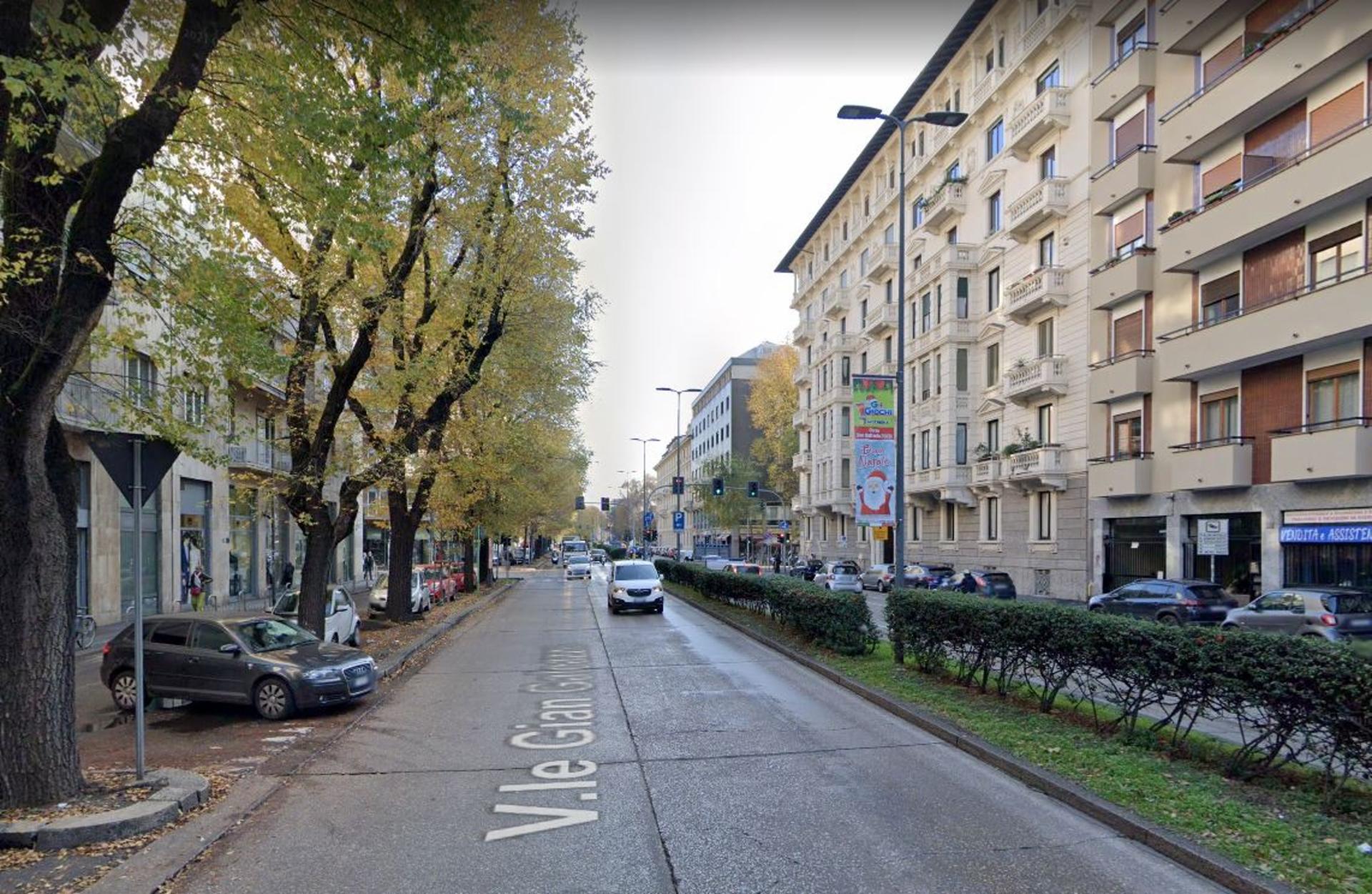 Impianto VERTICAL BANNER a Milano, in zona Rivareno Gelato