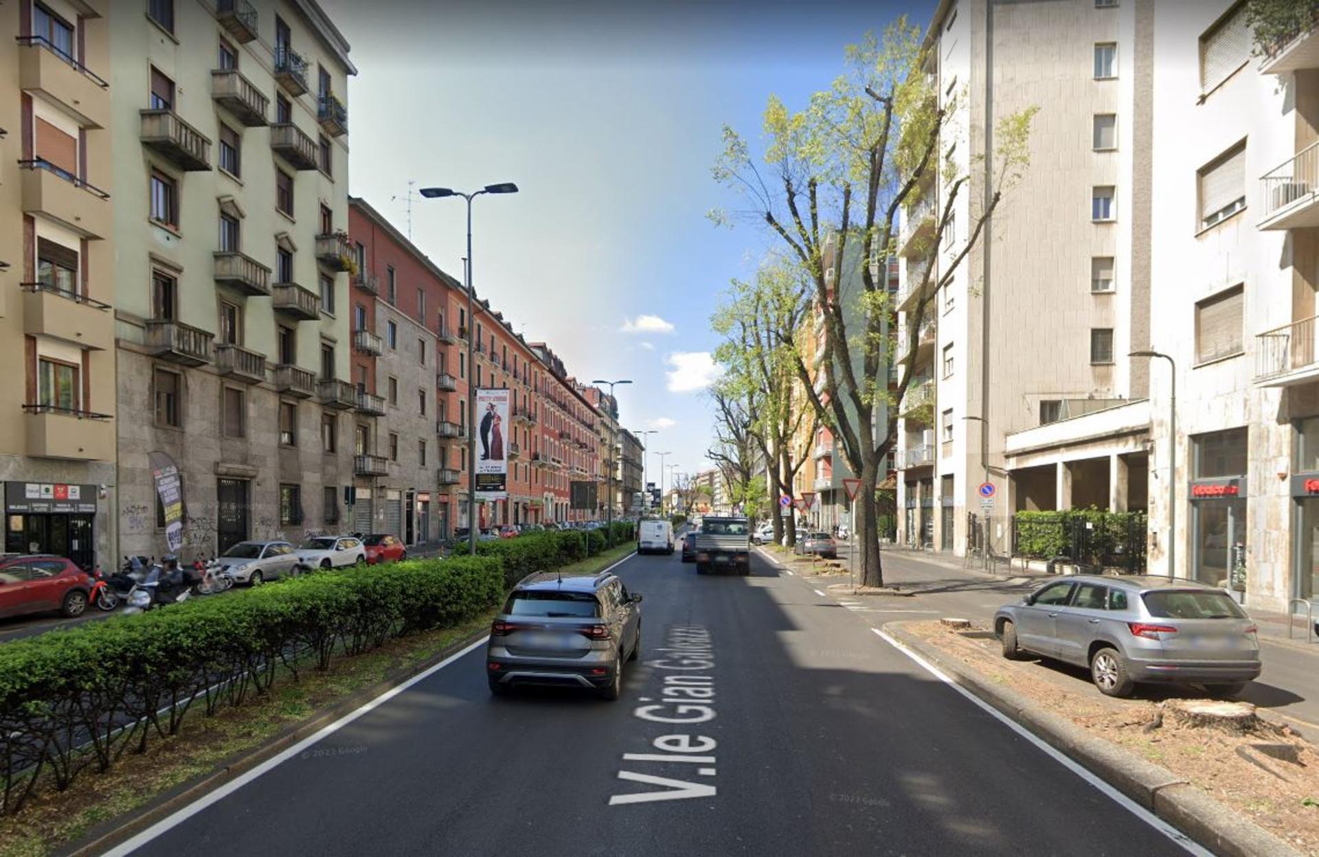 Impianto VERTICAL BANNER a Milano, in zona Rivareno Gelato