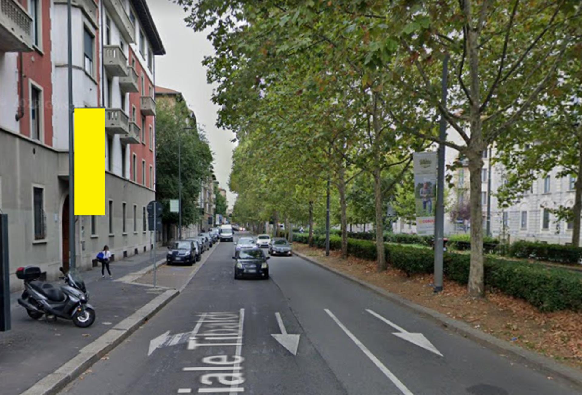 Impianto VERTICAL BANNER a Milano, in zona Bar Tibaldi