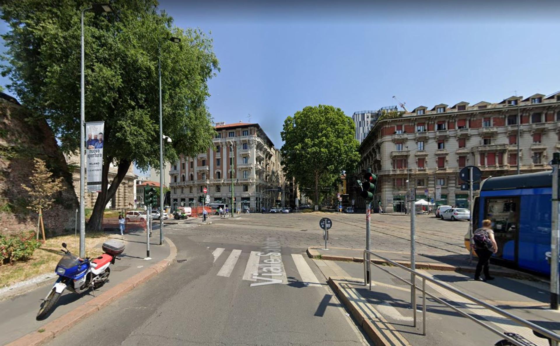 Impianto VERTICAL BANNER a Milano, in zona McDonald's