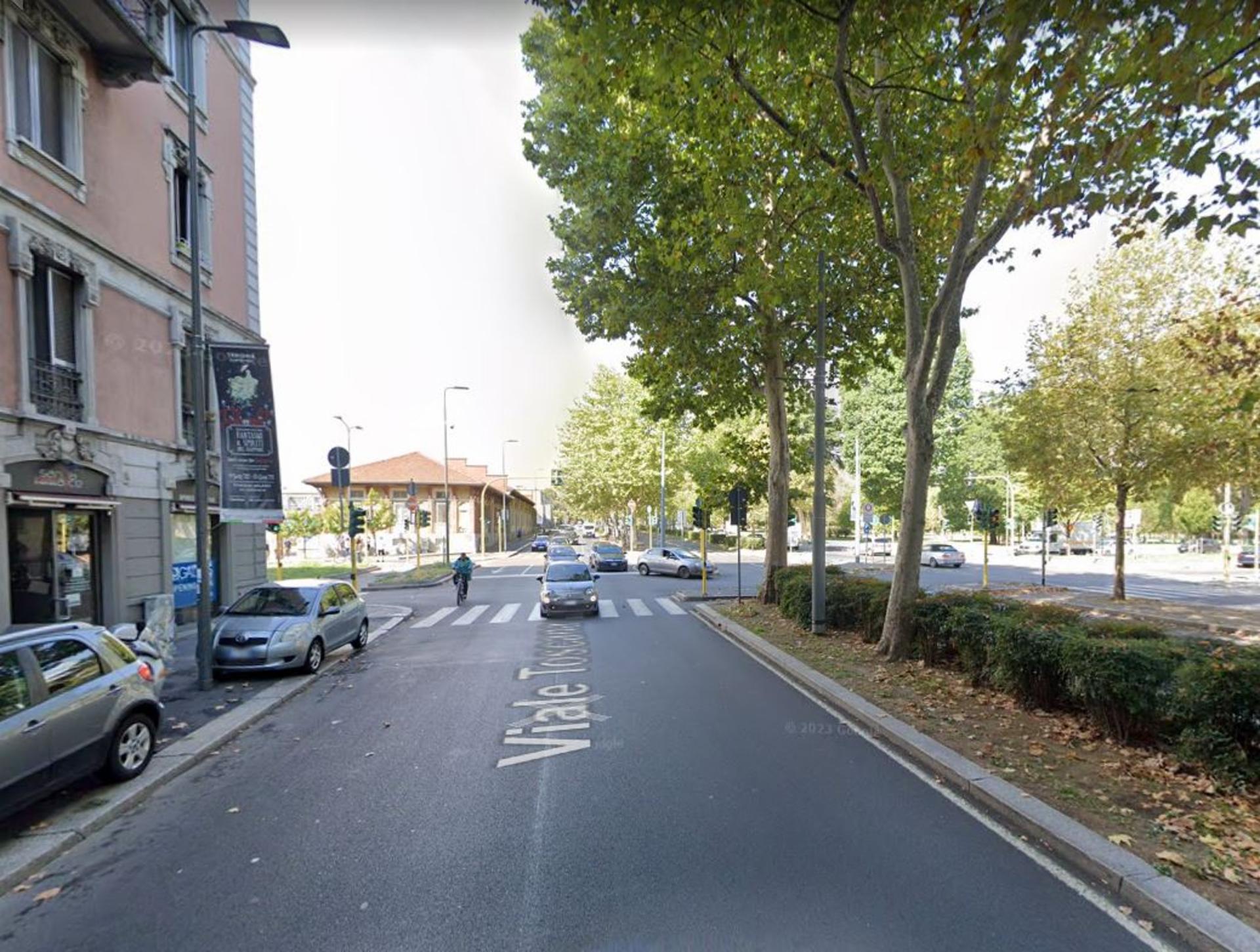 Impianto VERTICAL BANNER a Milano, in zona Line Work