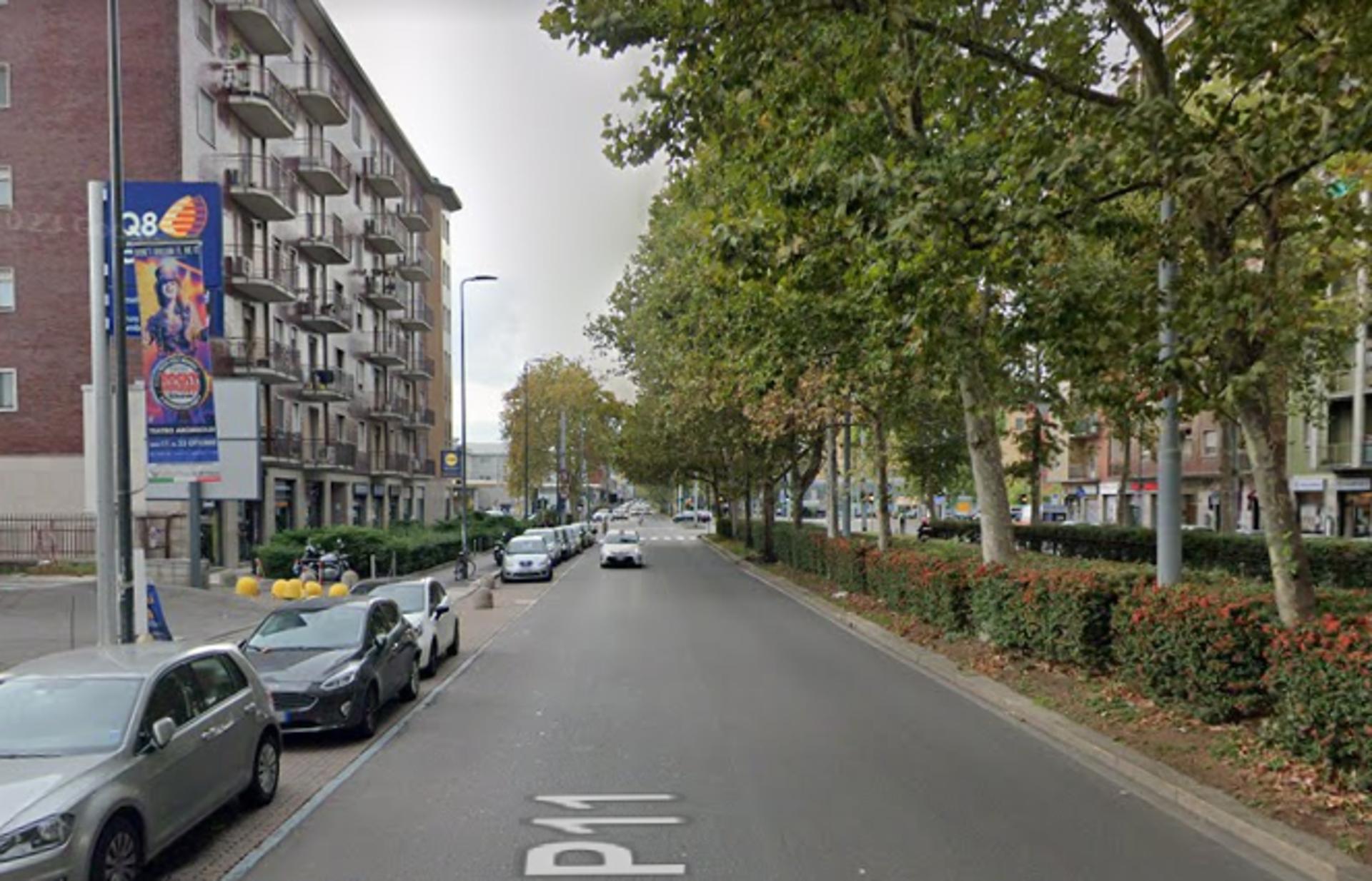 Impianto VERTICAL BANNER a Milano, in zona L'Angolo
