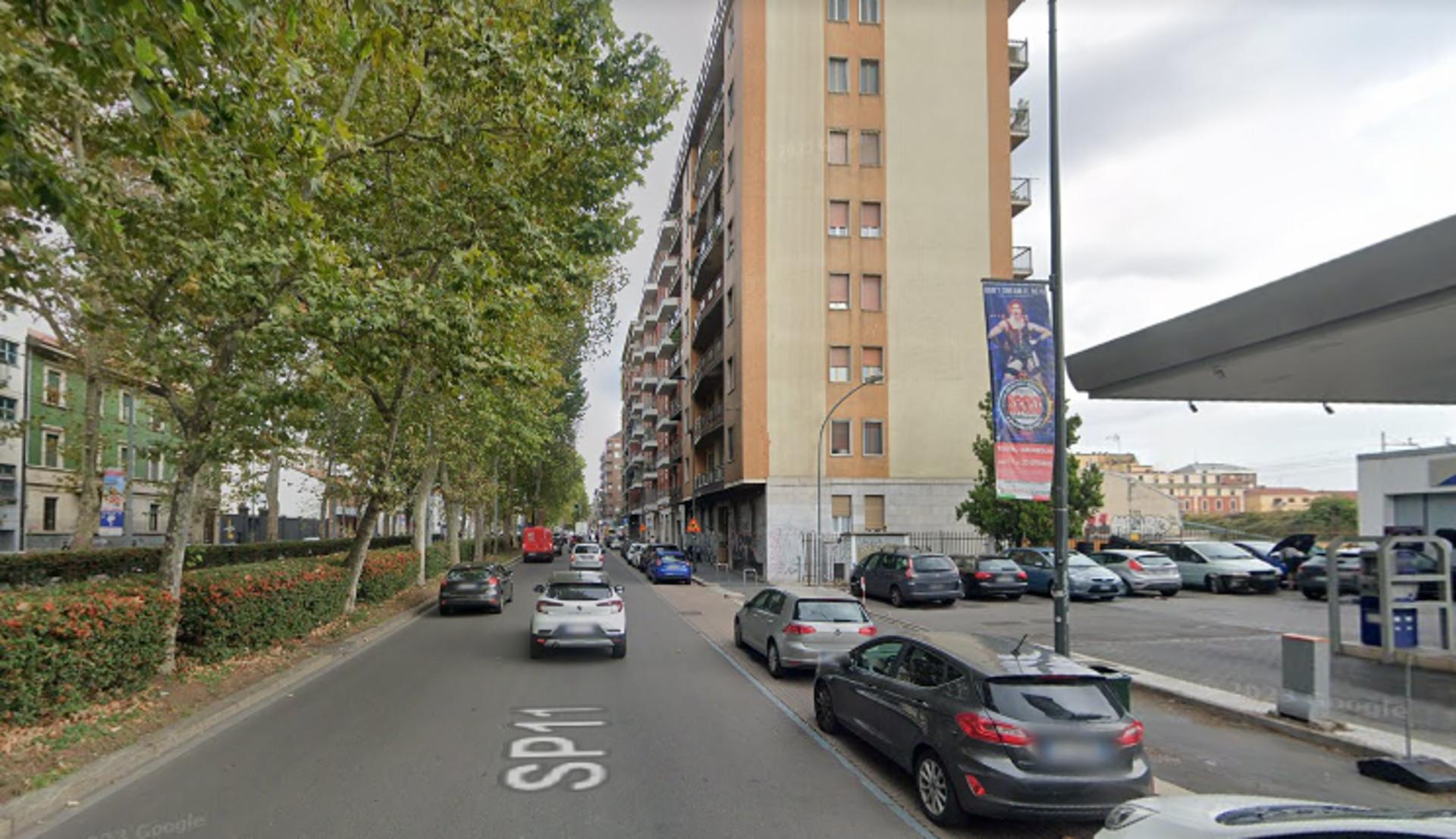 Impianto VERTICAL BANNER a Milano, in zona L'Angolo