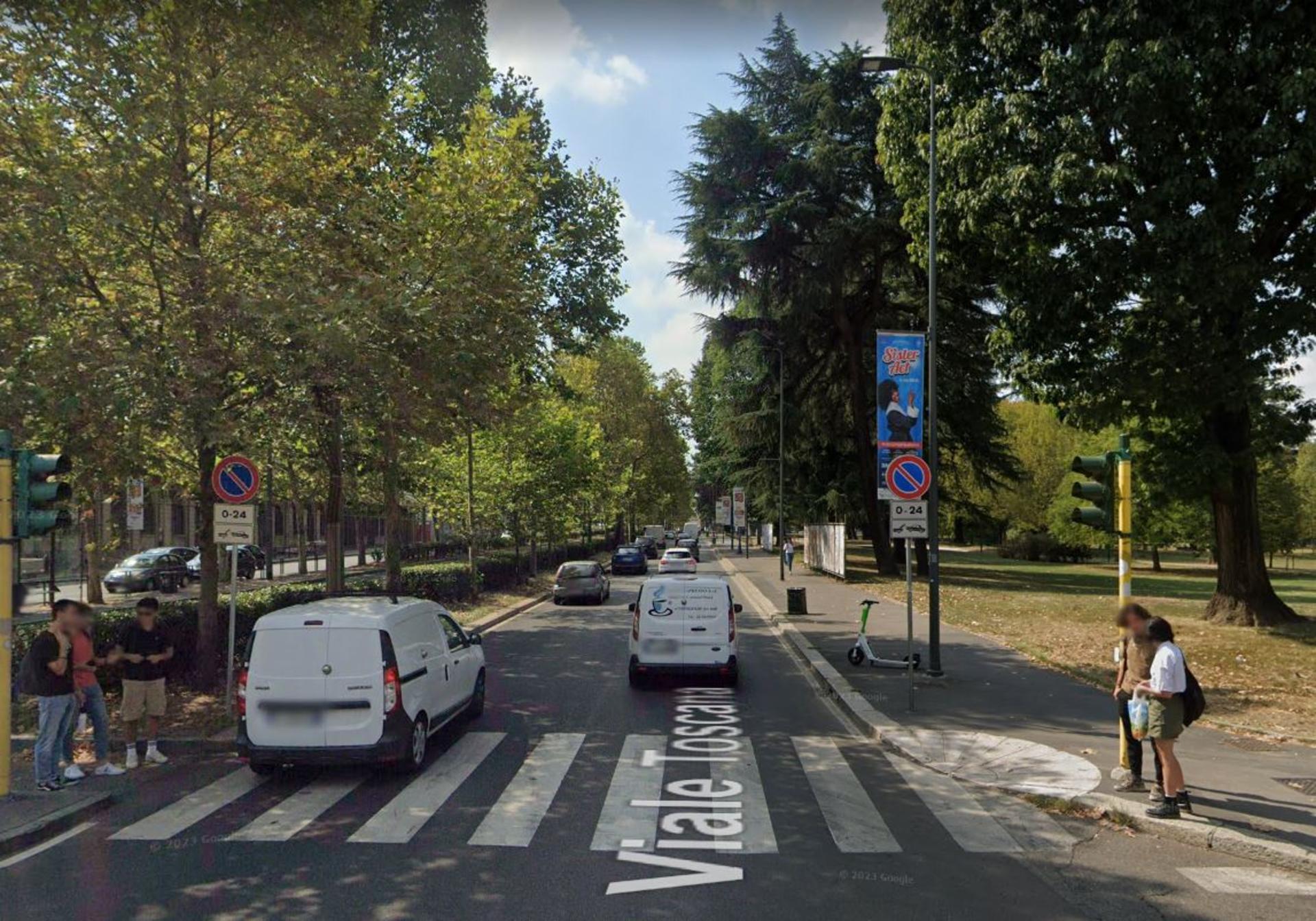 Impianto VERTICAL BANNER a Milano, in zona La Muraglia