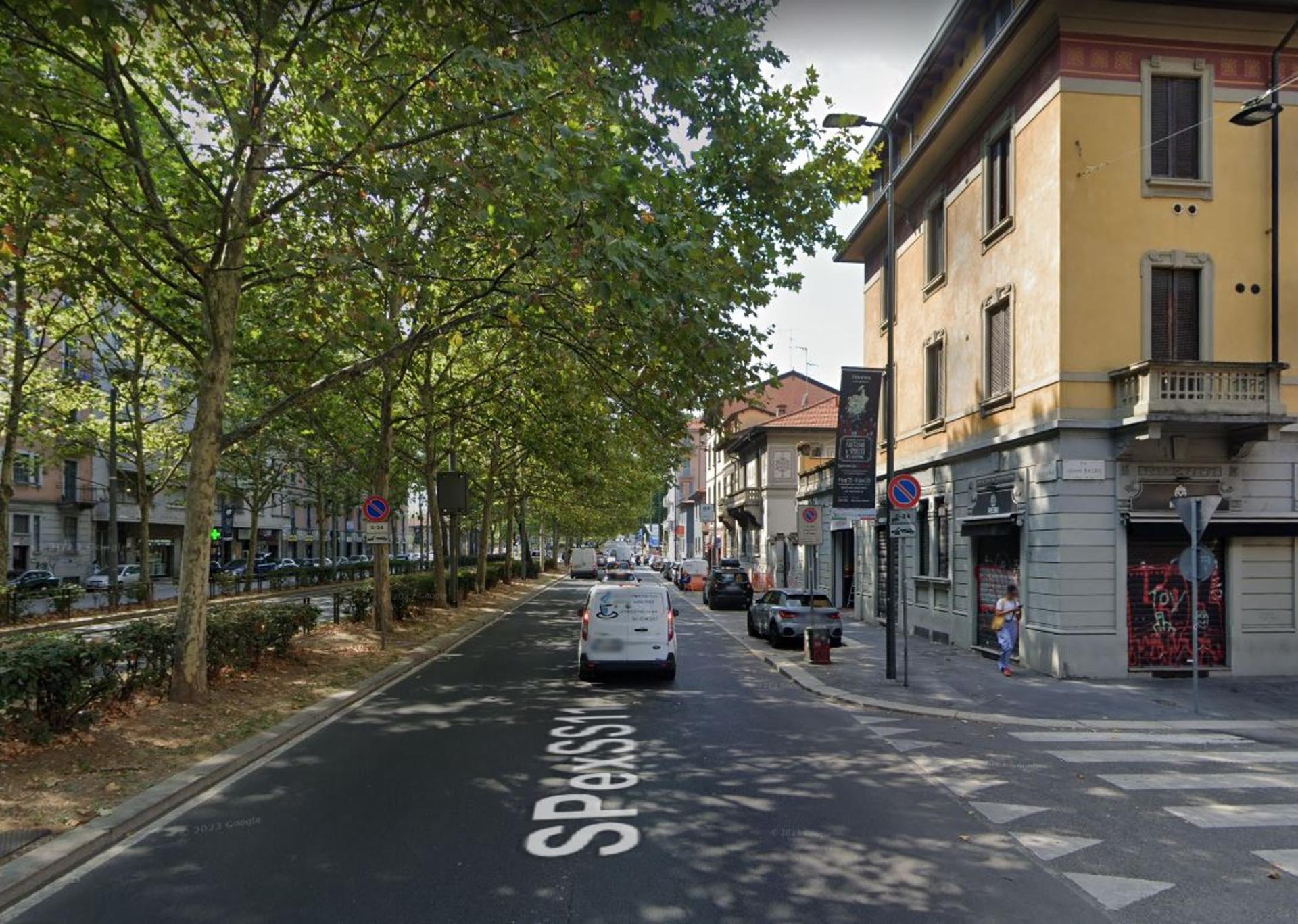 Impianto VERTICAL BANNER a Milano, in zona Line Work