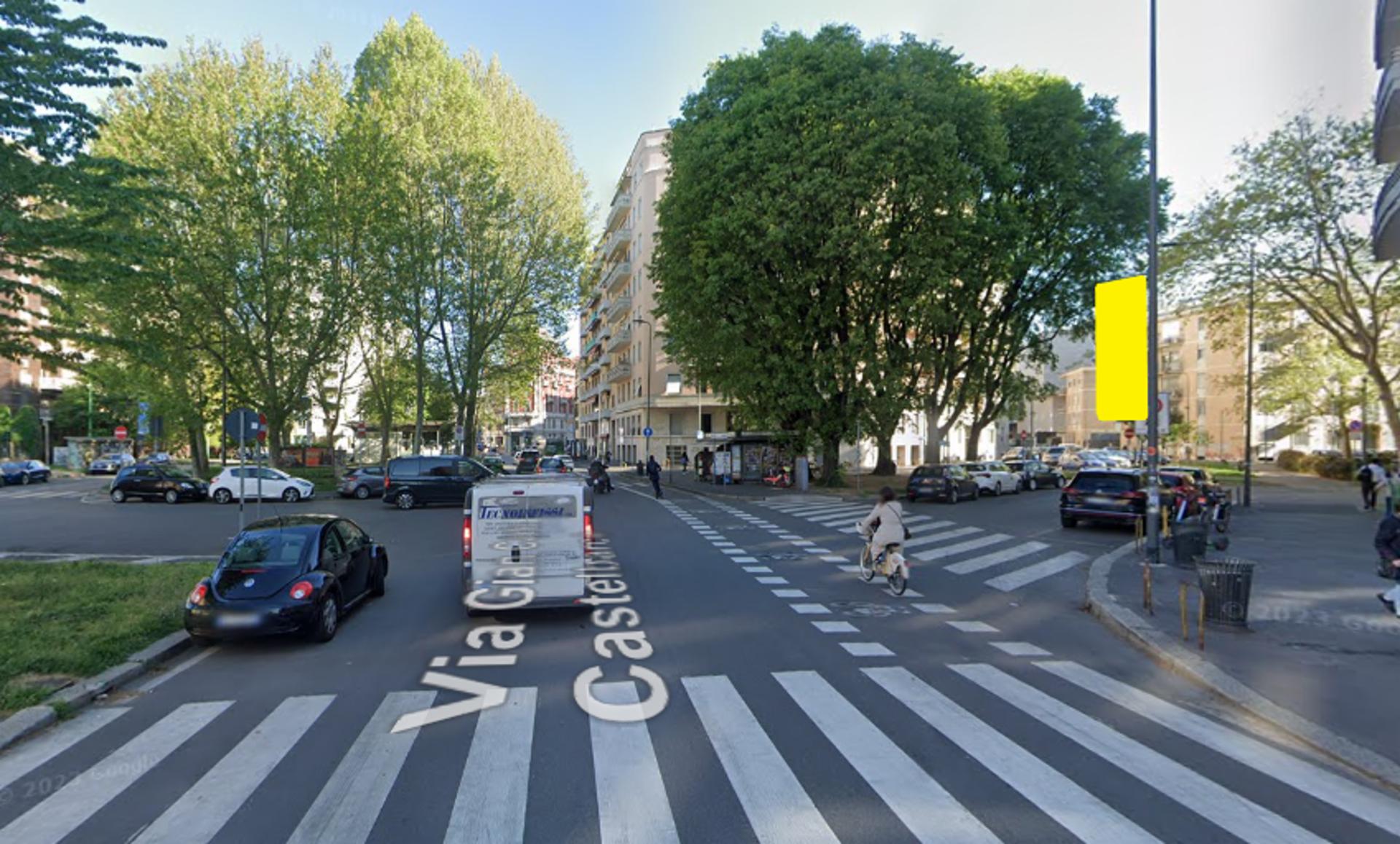 Impianto VERTICAL BANNER a Milano, in zona CiccioMatto1